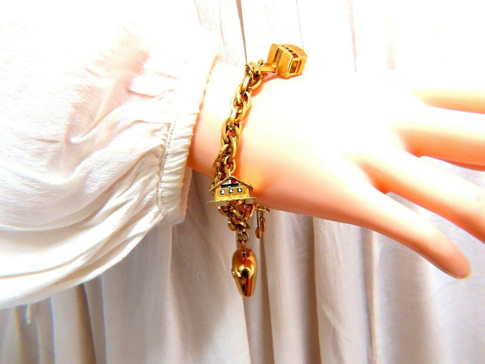 Switzerland Souvenir Charm Bracelet 3D 18kt In Excellent Condition In New York, NY