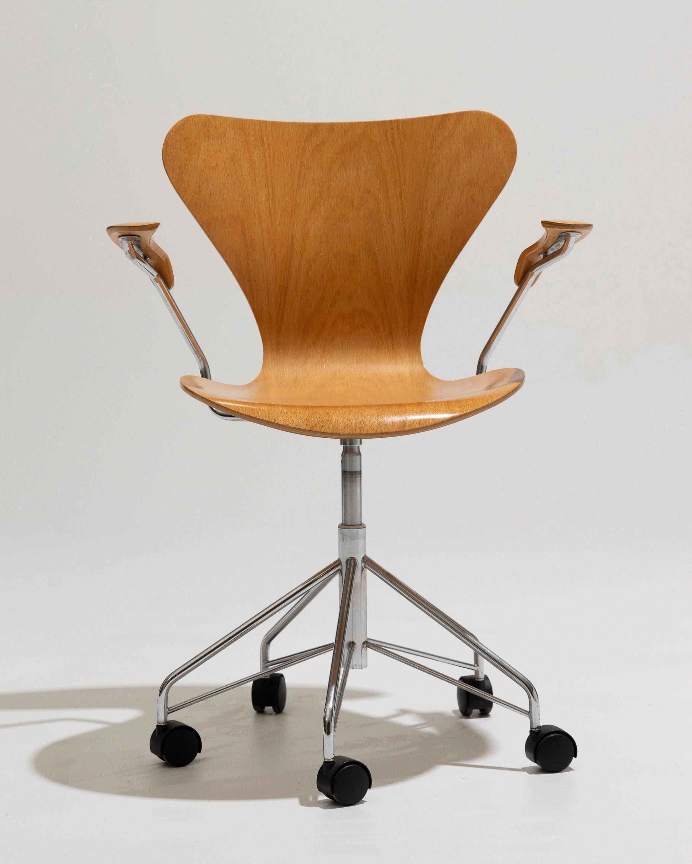 Scandinavian Modern Swivel 