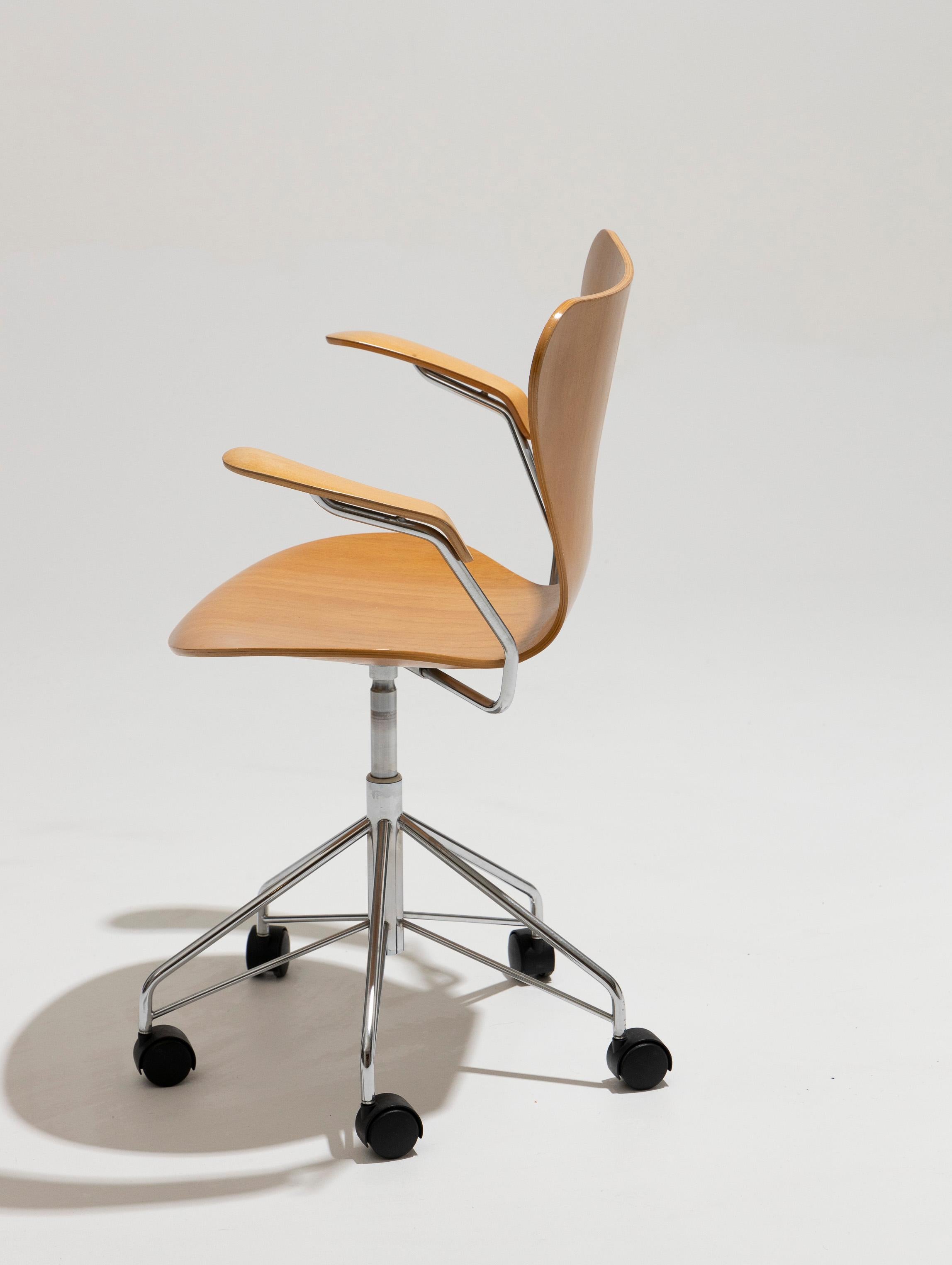 20th Century Swivel 