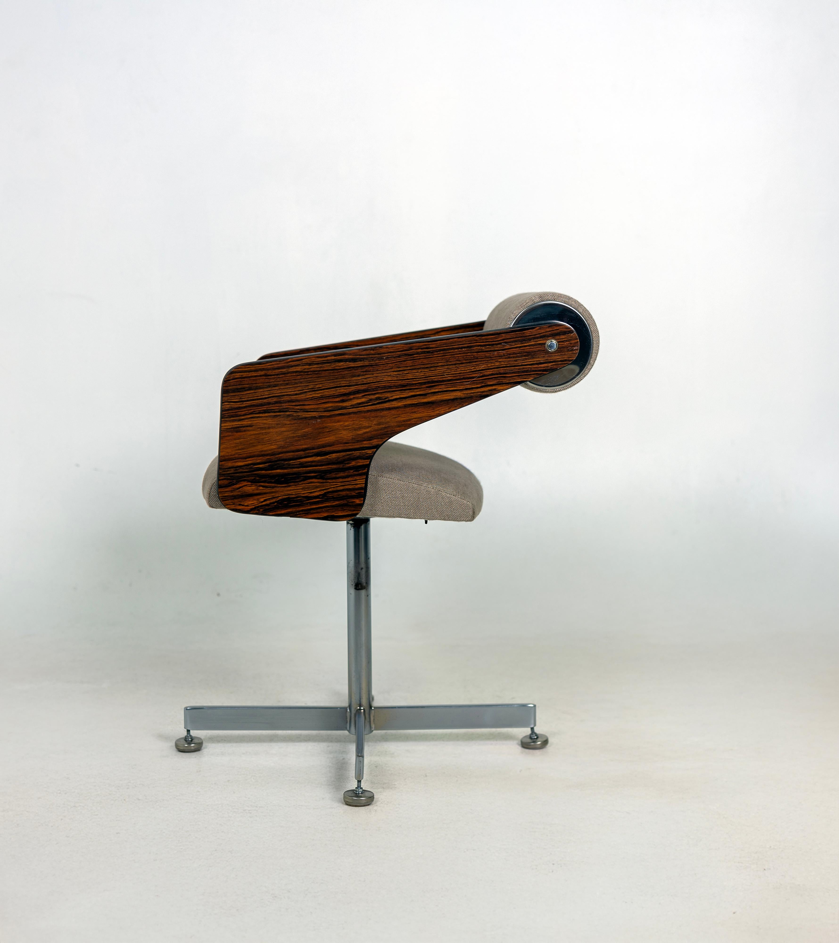 Fauteuil pivotant de Luigi Tiengo Bon état - En vente à Miami, FL