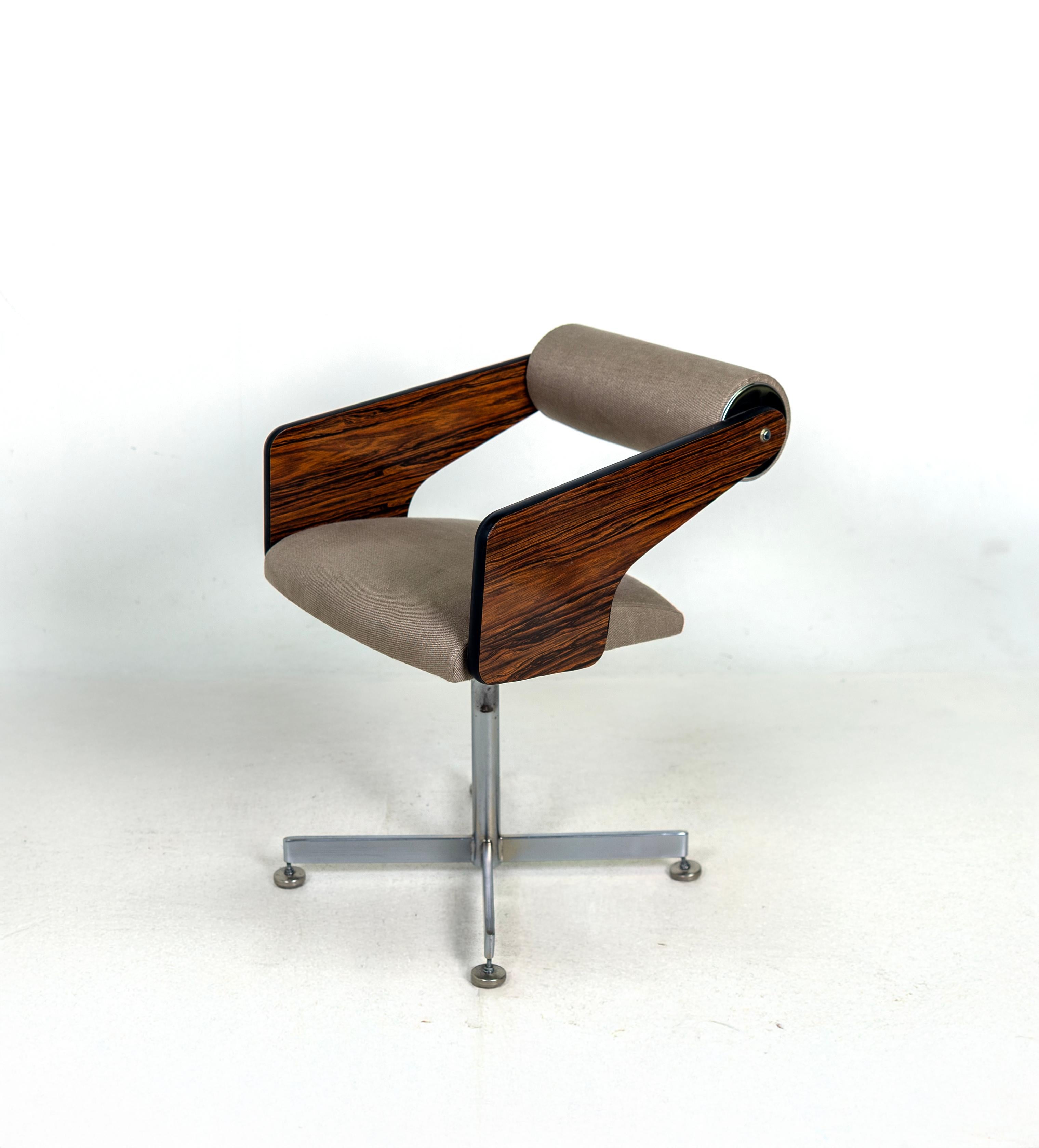 Milieu du XXe siècle Fauteuil pivotant de Luigi Tiengo en vente