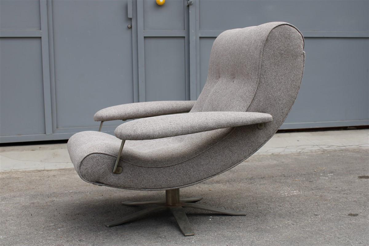 Swivel Armchair Guido Bonzani for Tecnosalotto 1970s Gray Fabric and Steel For Sale 4