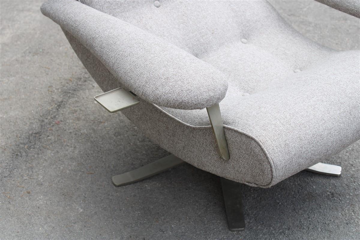 Swivel armchair Guido Bonzani for Tecnosalotto 1970s gray fabric and steel.