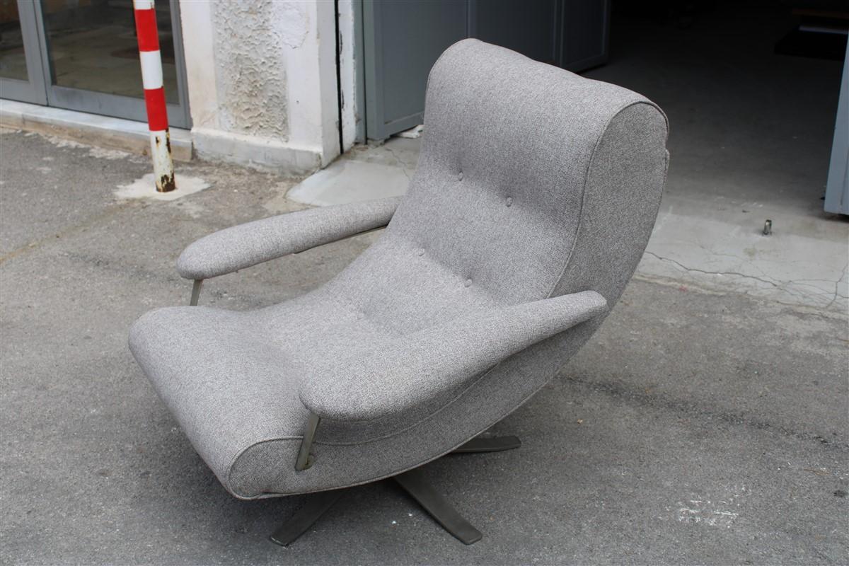 Swivel Armchair Guido Bonzani for Tecnosalotto 1970s Gray Fabric and Steel For Sale 1