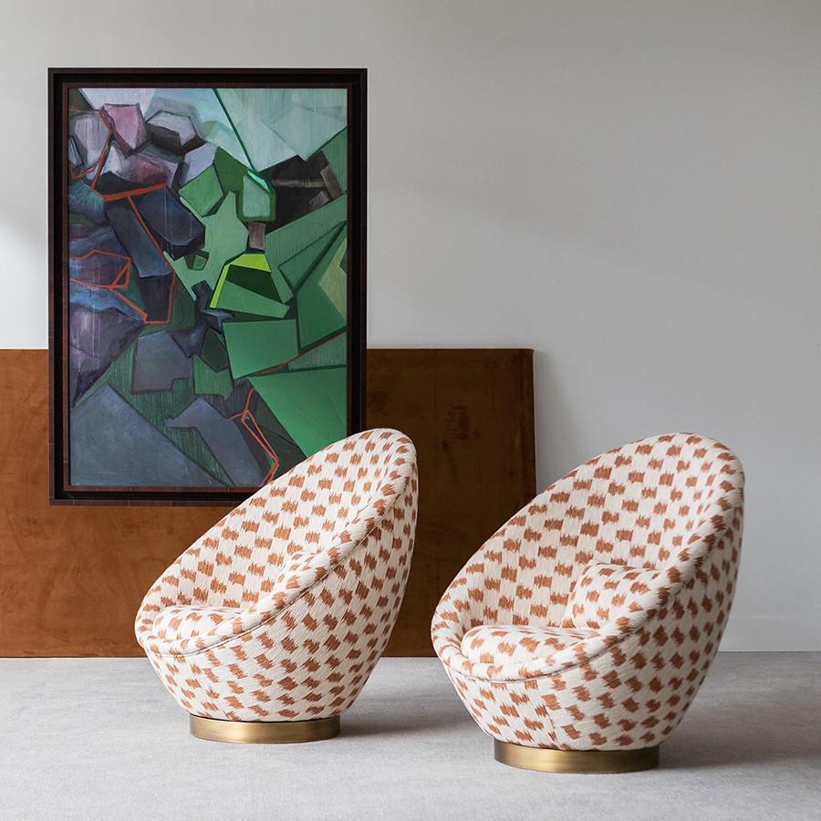 Contemporary Swivel Armchair in Bouclé Fabrics & Brass Base For Sale