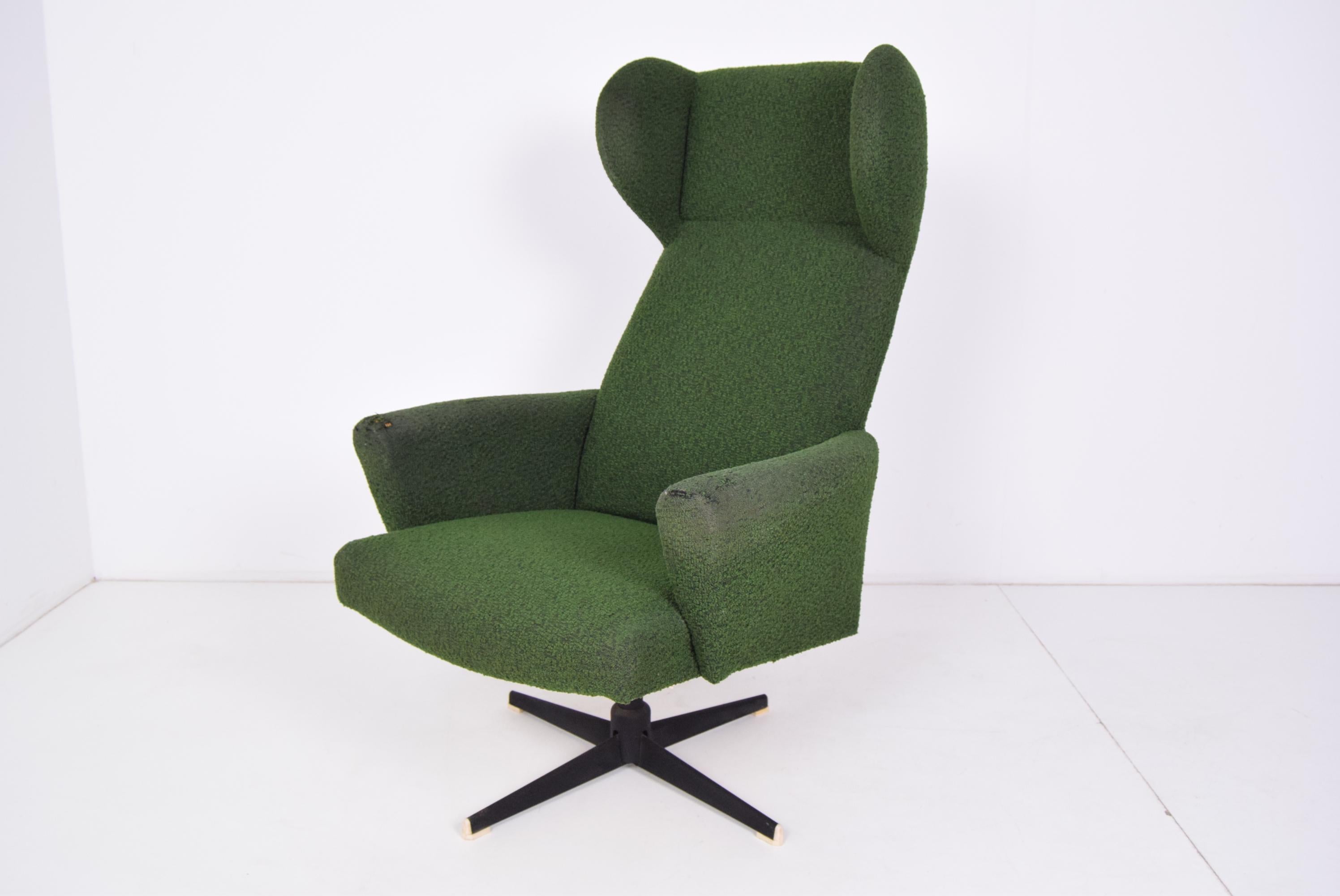 Mid-Century Modern Swivel Armchair in the Middle of the Century, 1970's For Sale