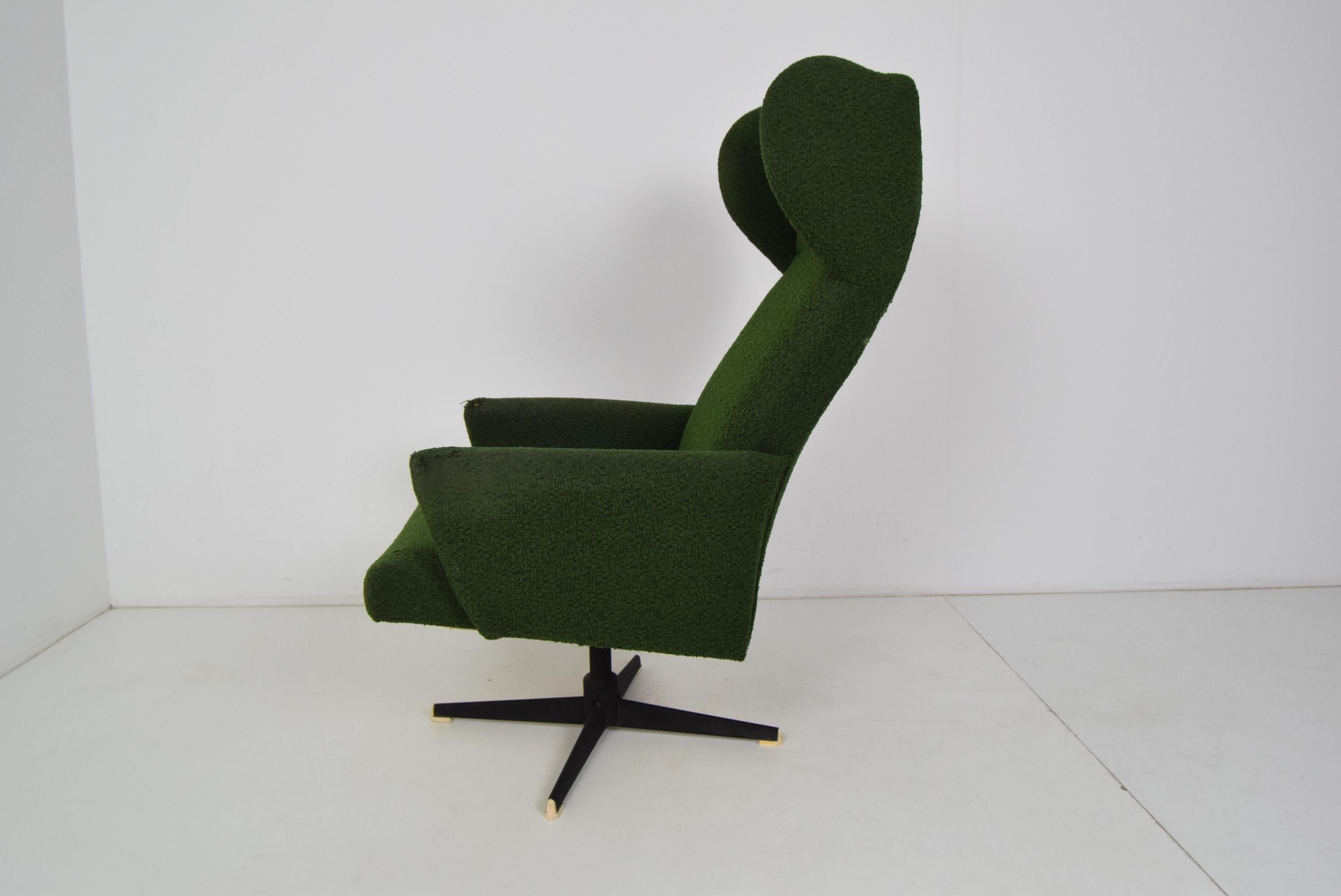 Swivel Armchair in the Middle of the Century, 1970's For Sale 1