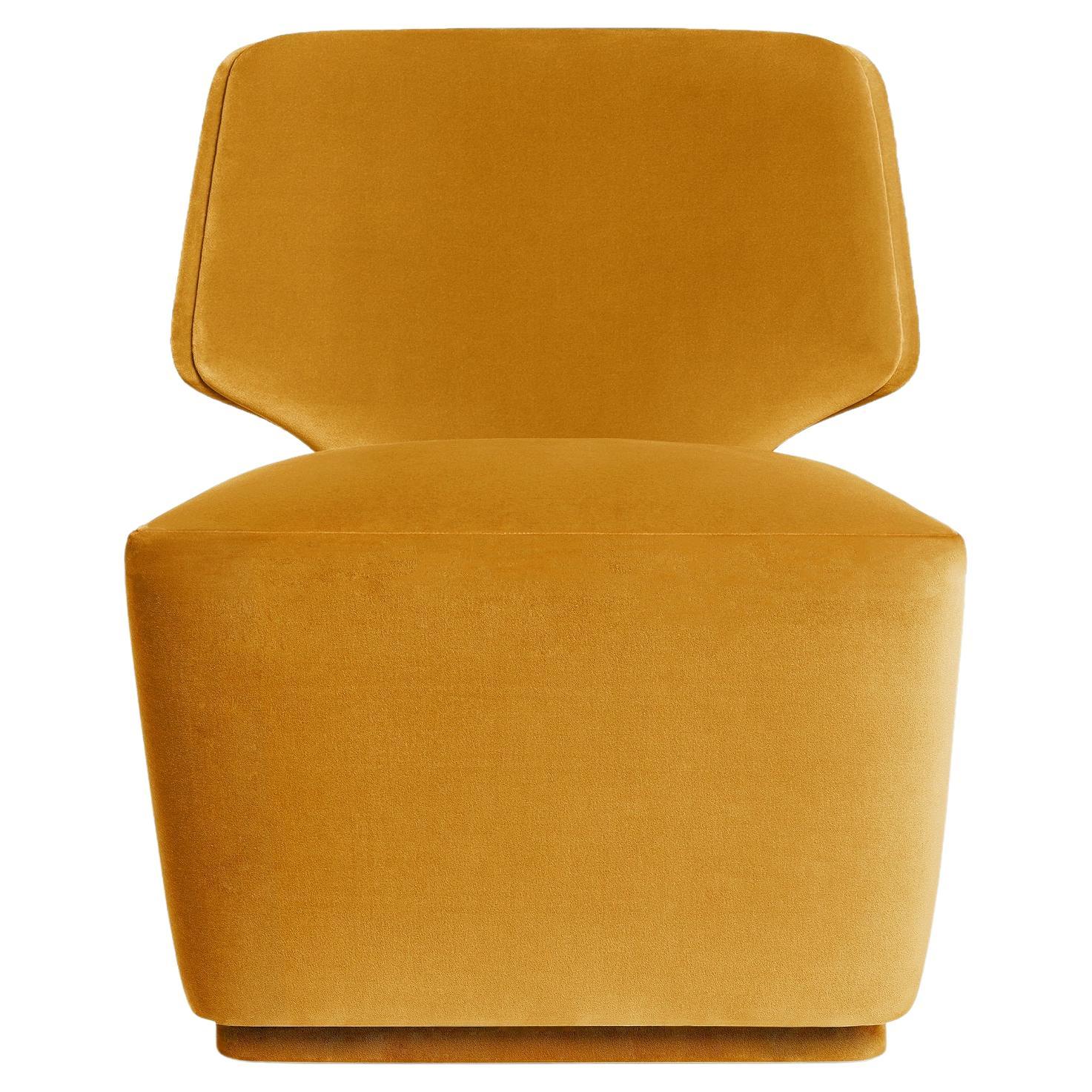 The front of this swivel armchair is composed as a verse, with a smooth seat, backrest and legs. The scene is set for the explosion of the chorus, bursting from its quilted back, infused with detailed seaming and exuberant curved lines. This