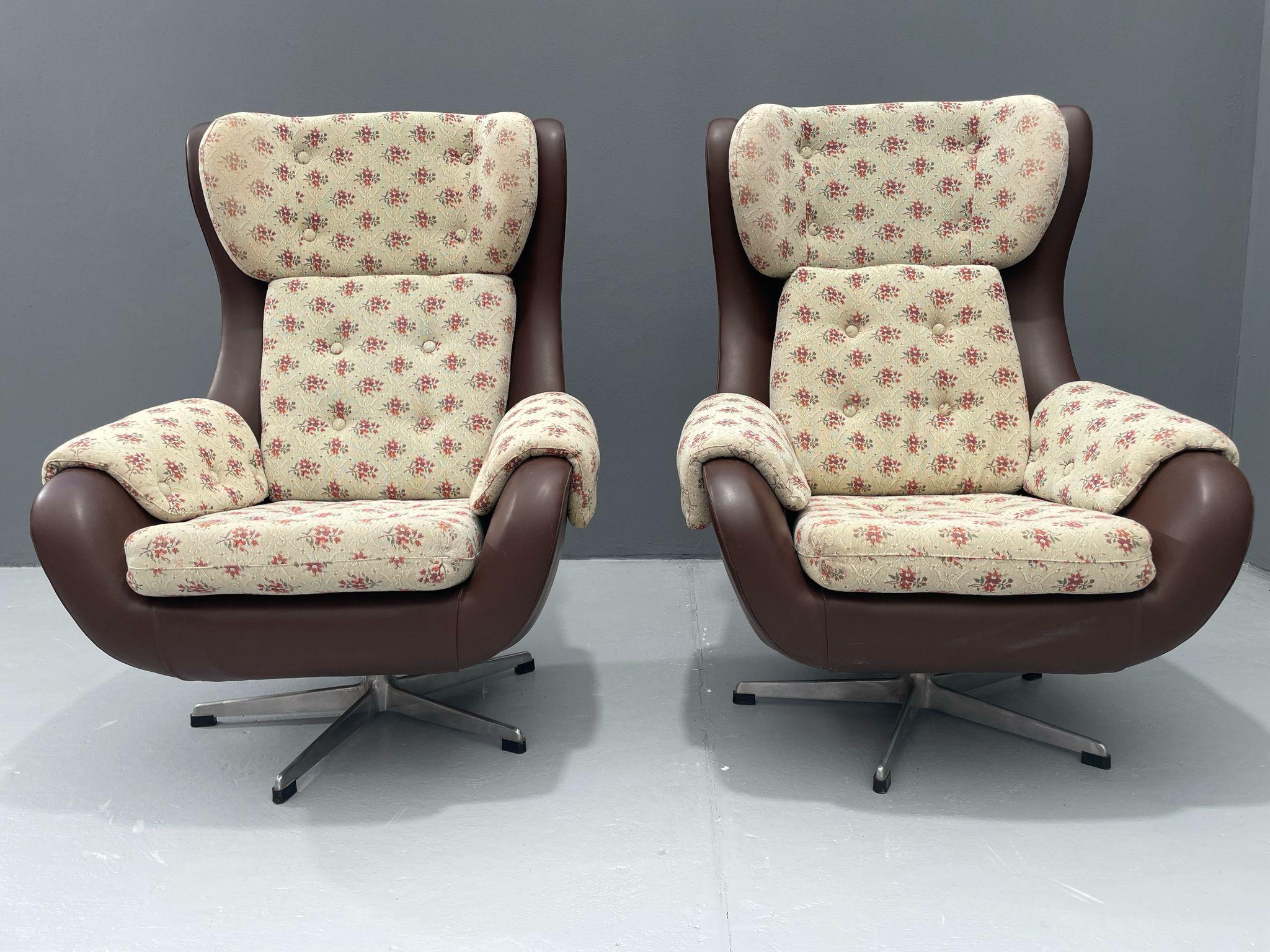 Nous proposons une paire de fauteuils pivotants originaux des années 1960, modèle 