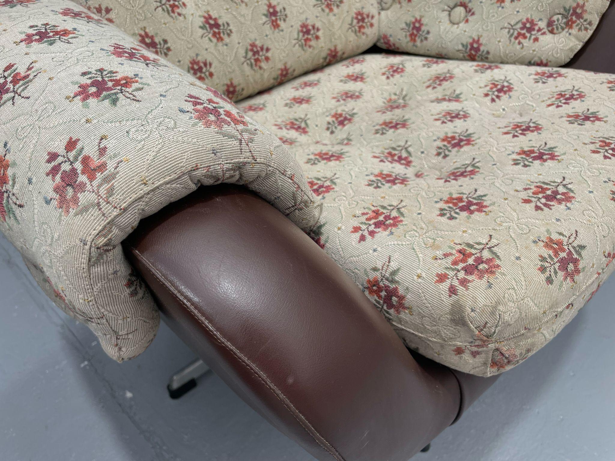 Tissu d'ameublement Fauteuil pivotant Ušák - ÚP Závody Rousínov, 1960 en vente