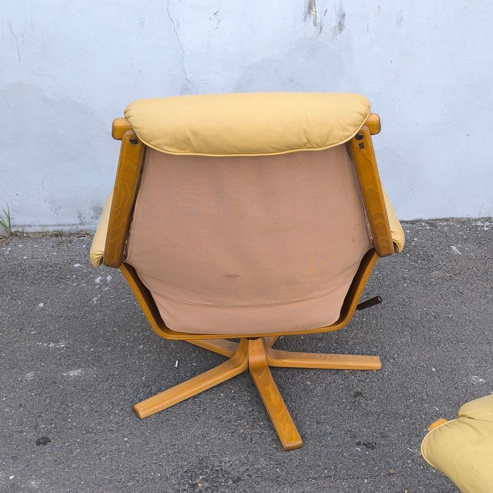 Fauteuil pivotant avec repose-pieds, Göte Möbel, Suède, années 1970 en vente 3