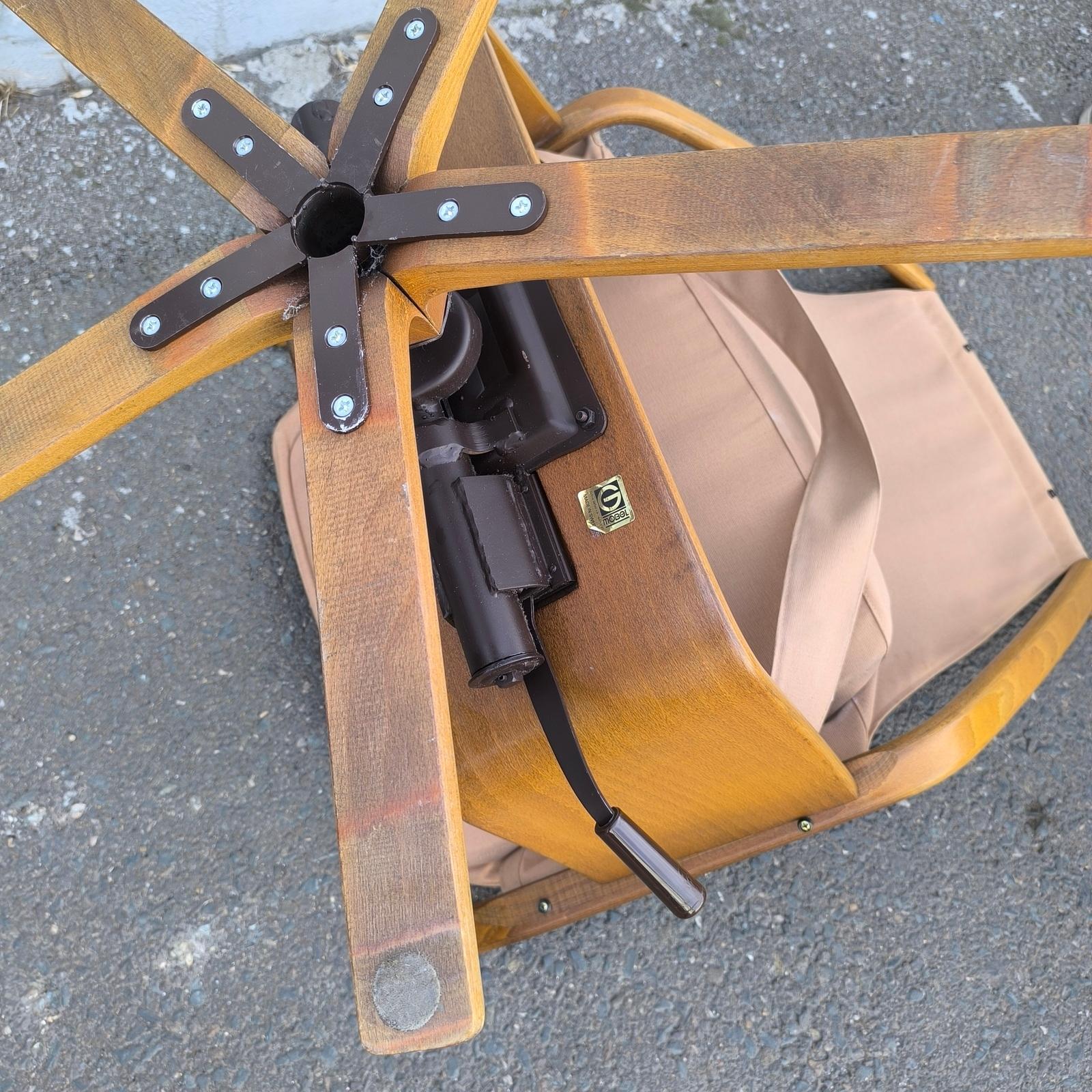 Fauteuil pivotant avec repose-pieds, Göte Möbel, Suède, années 1970 en vente 4