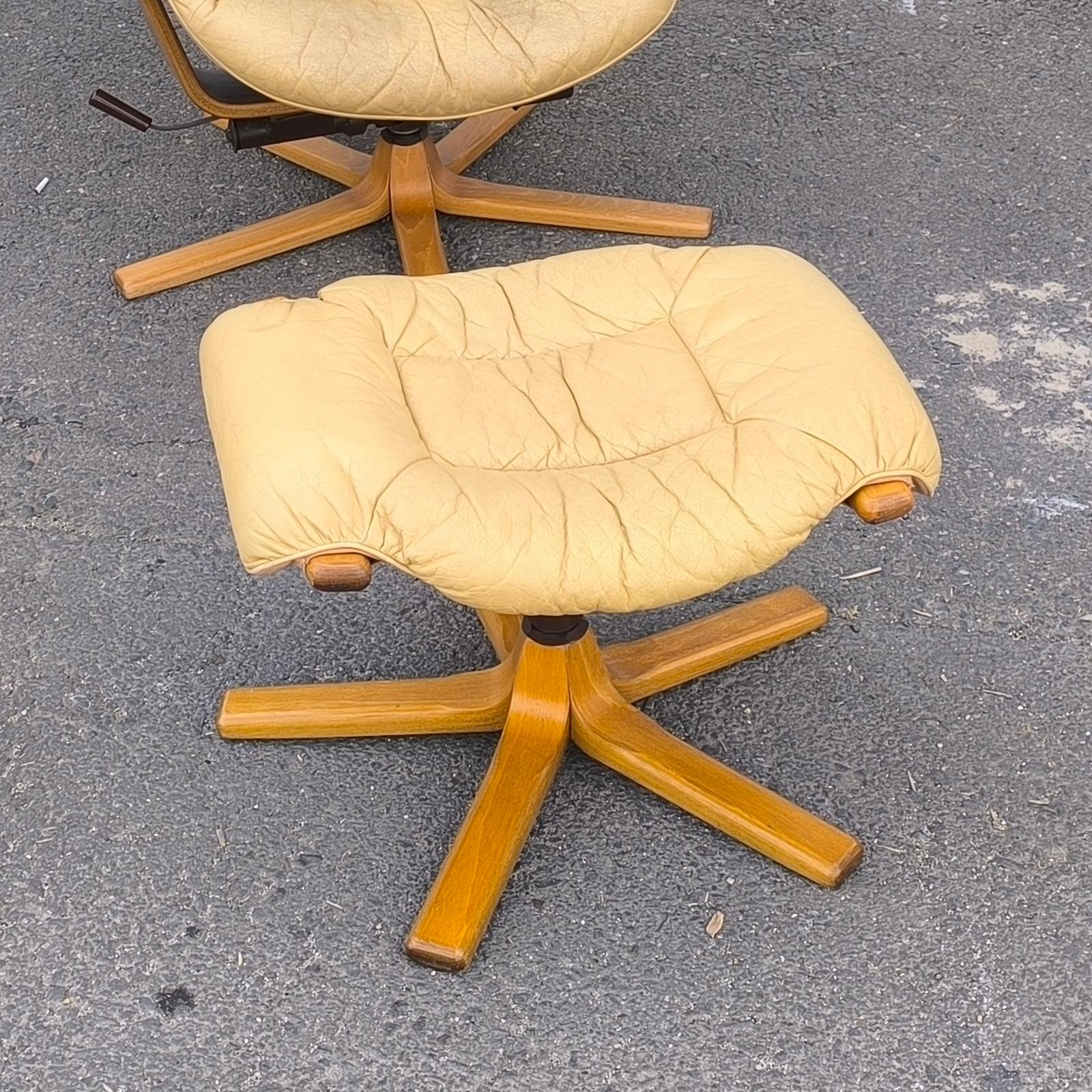 Fauteuil pivotant avec repose-pieds, Göte Möbel, Suède, années 1970 en vente 5