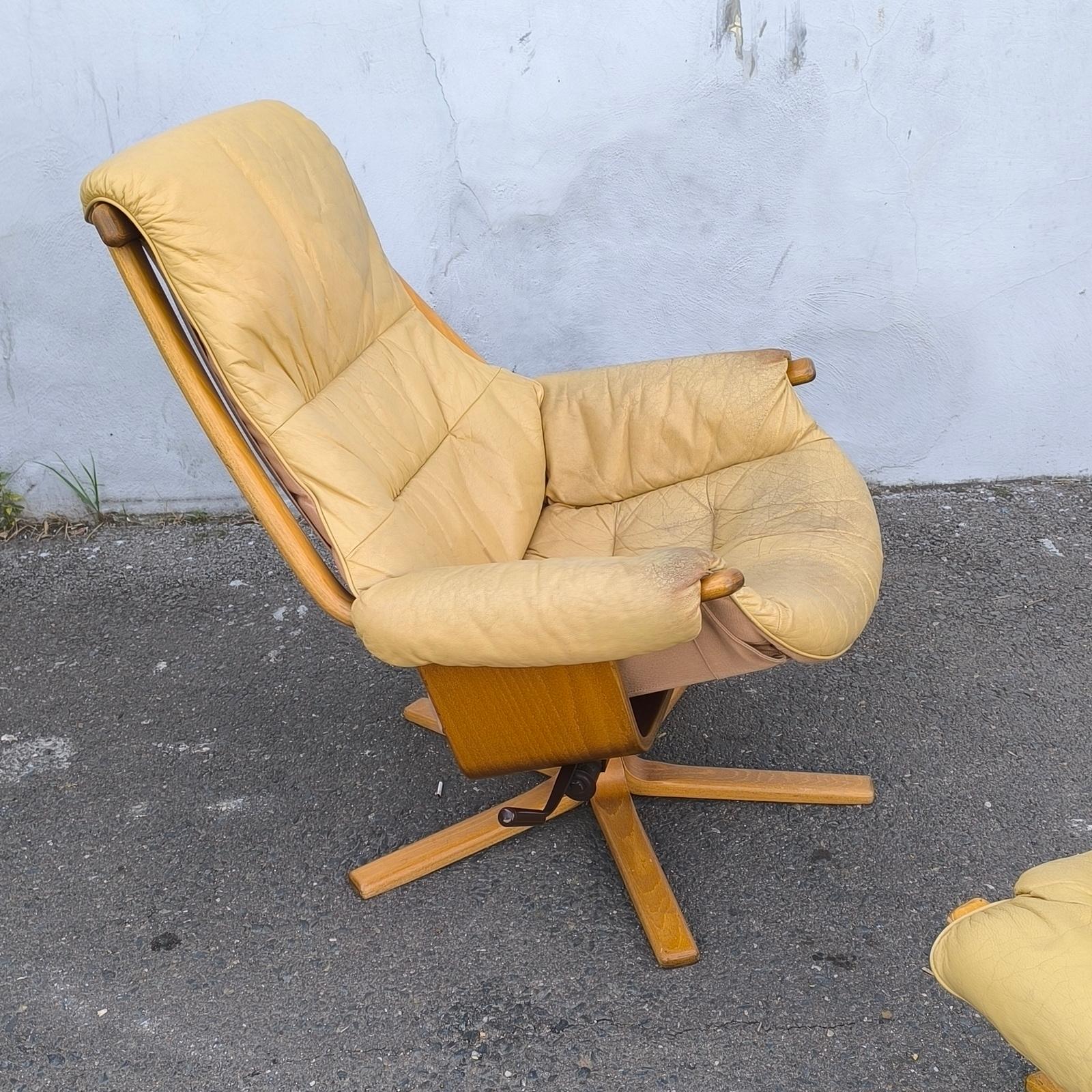 Fauteuil pivotant avec repose-pieds, Göte Möbel, Suède, années 1970 en vente 2