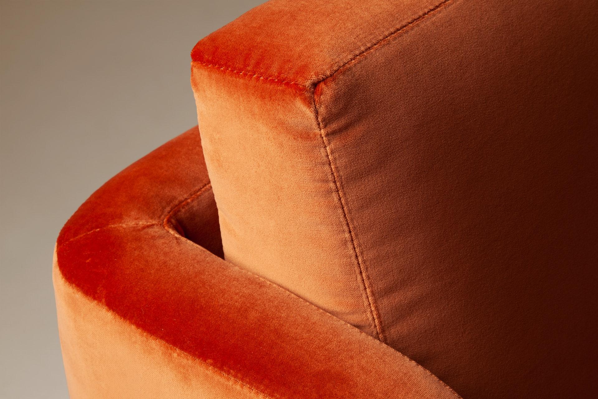 DOOQ Swivel Armchair with Soft Orange Velvet and Brass Detail Panorama In New Condition For Sale In Lisbon, PT