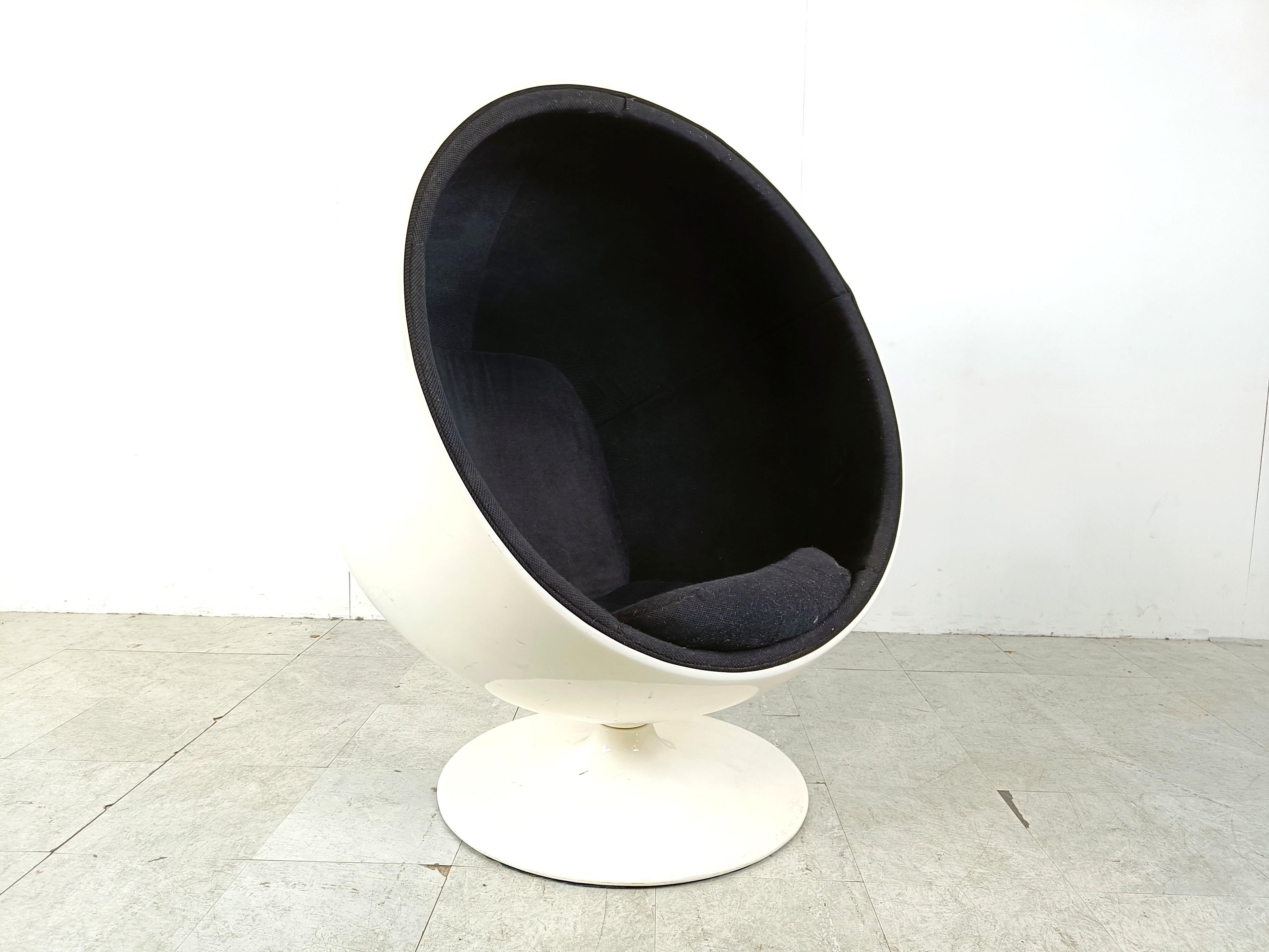 Vintage lounge swivel chair attributed to Eero Aarnio.

This is not an original or signed exampled and the design has been attributed to Eero Aarnio.

The Ball Chair was designed in 1963 and debuted at the Cologne Furniture Fair in 1966. The chair