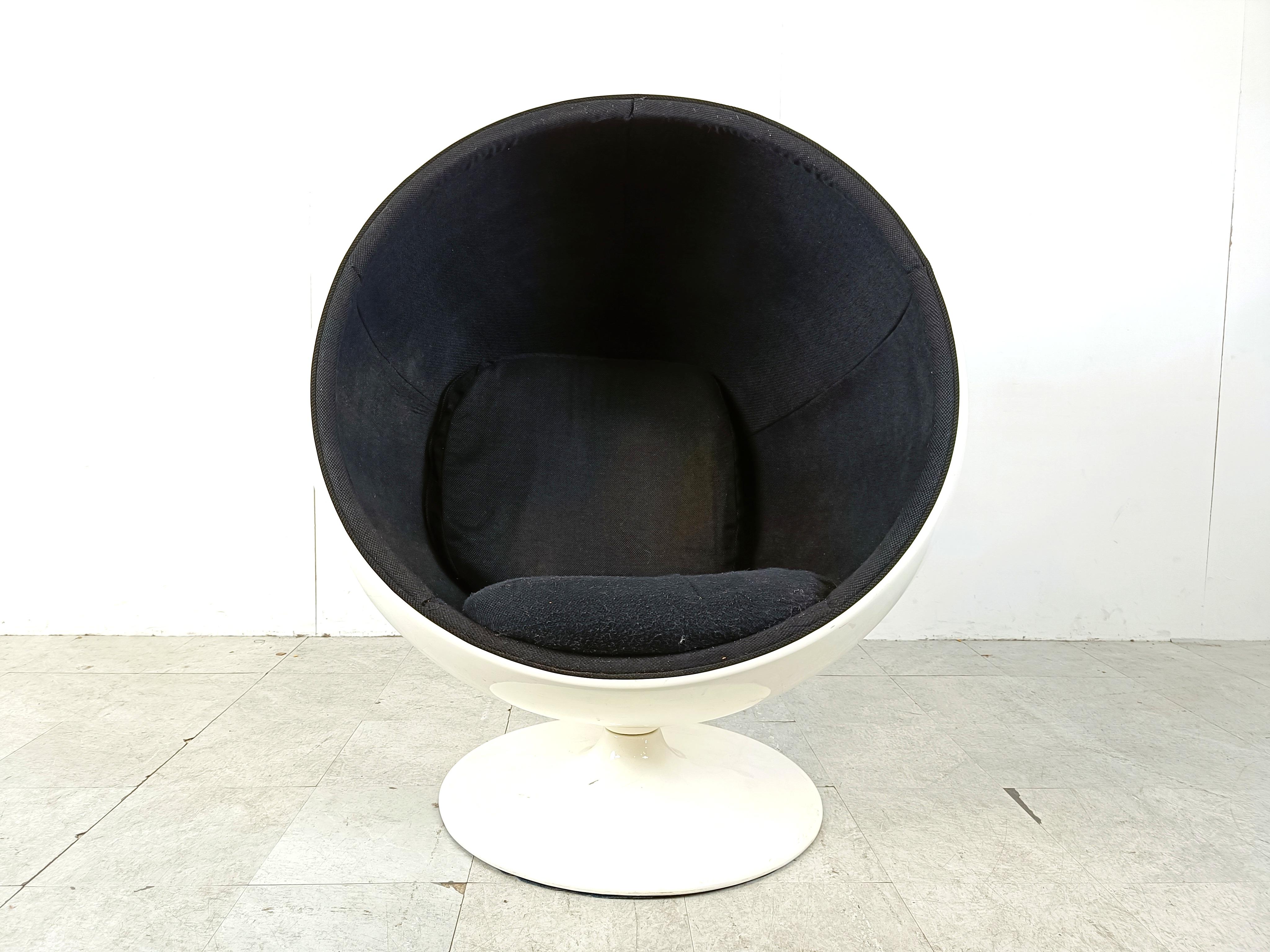Mid-Century Modern Swivel ball chair attributed to Eero Aarnio, 1980s For Sale