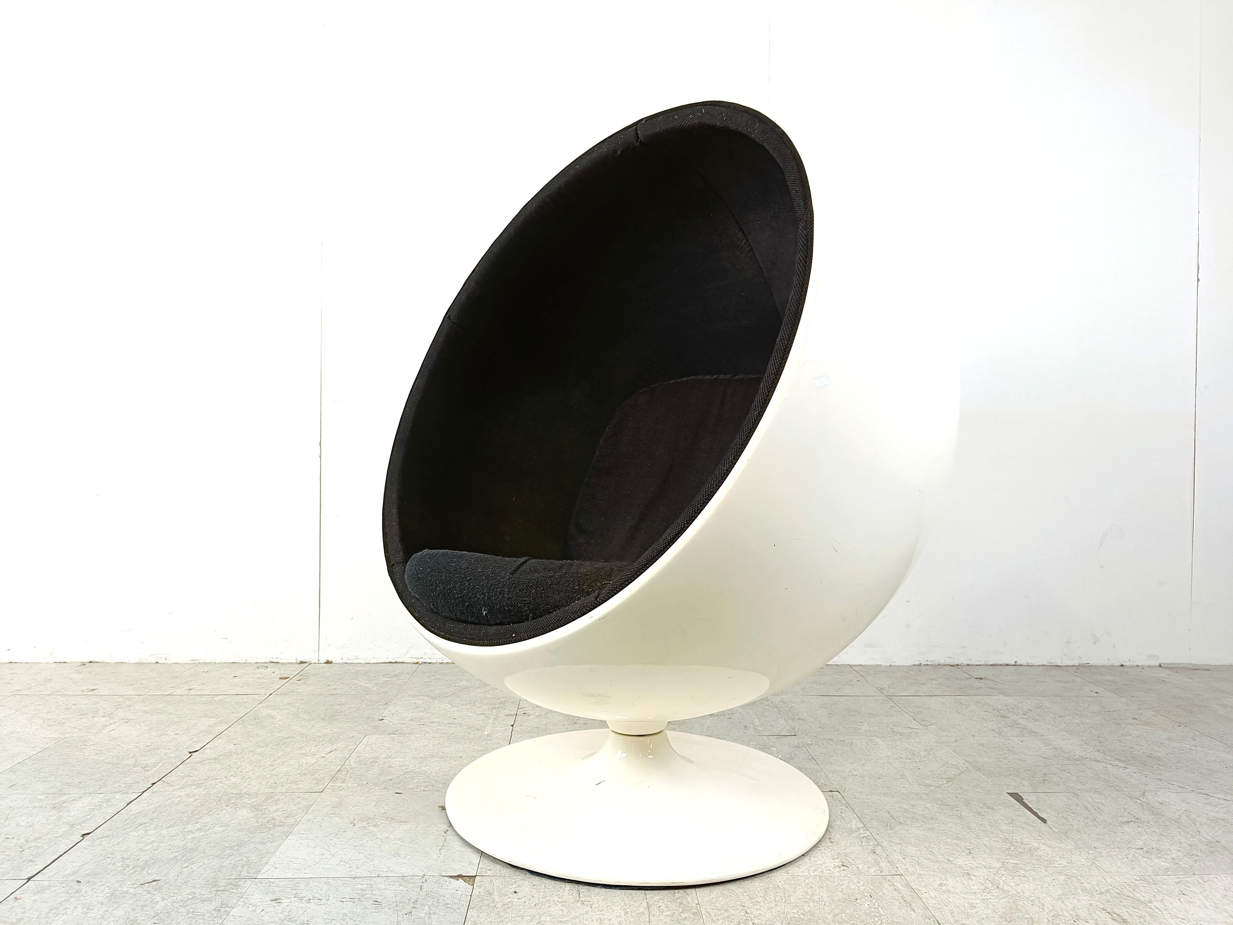 Finnish Swivel ball chair attributed to Eero Aarnio, 1980s For Sale