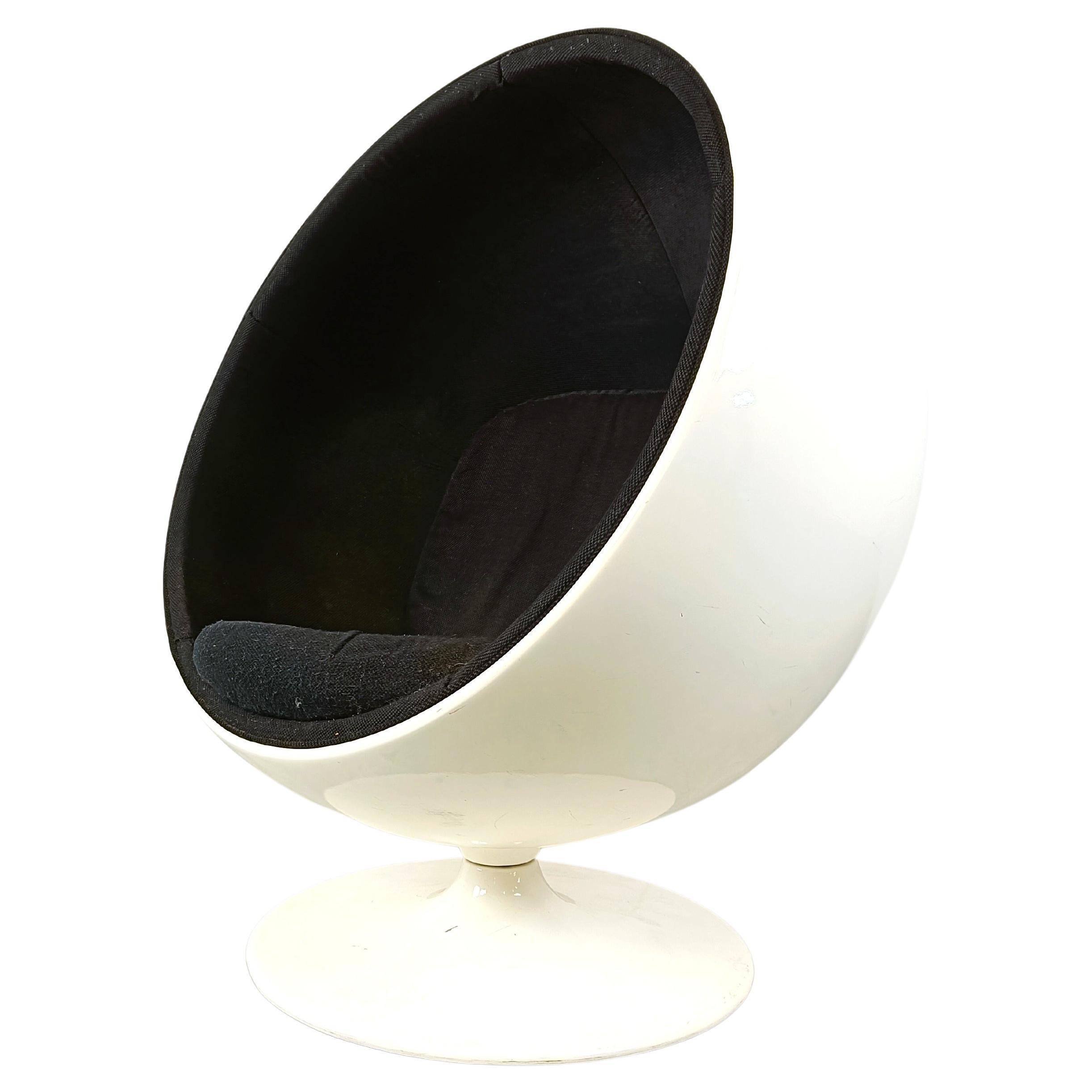Swivel ball chair attributed to Eero Aarnio, 1980s For Sale