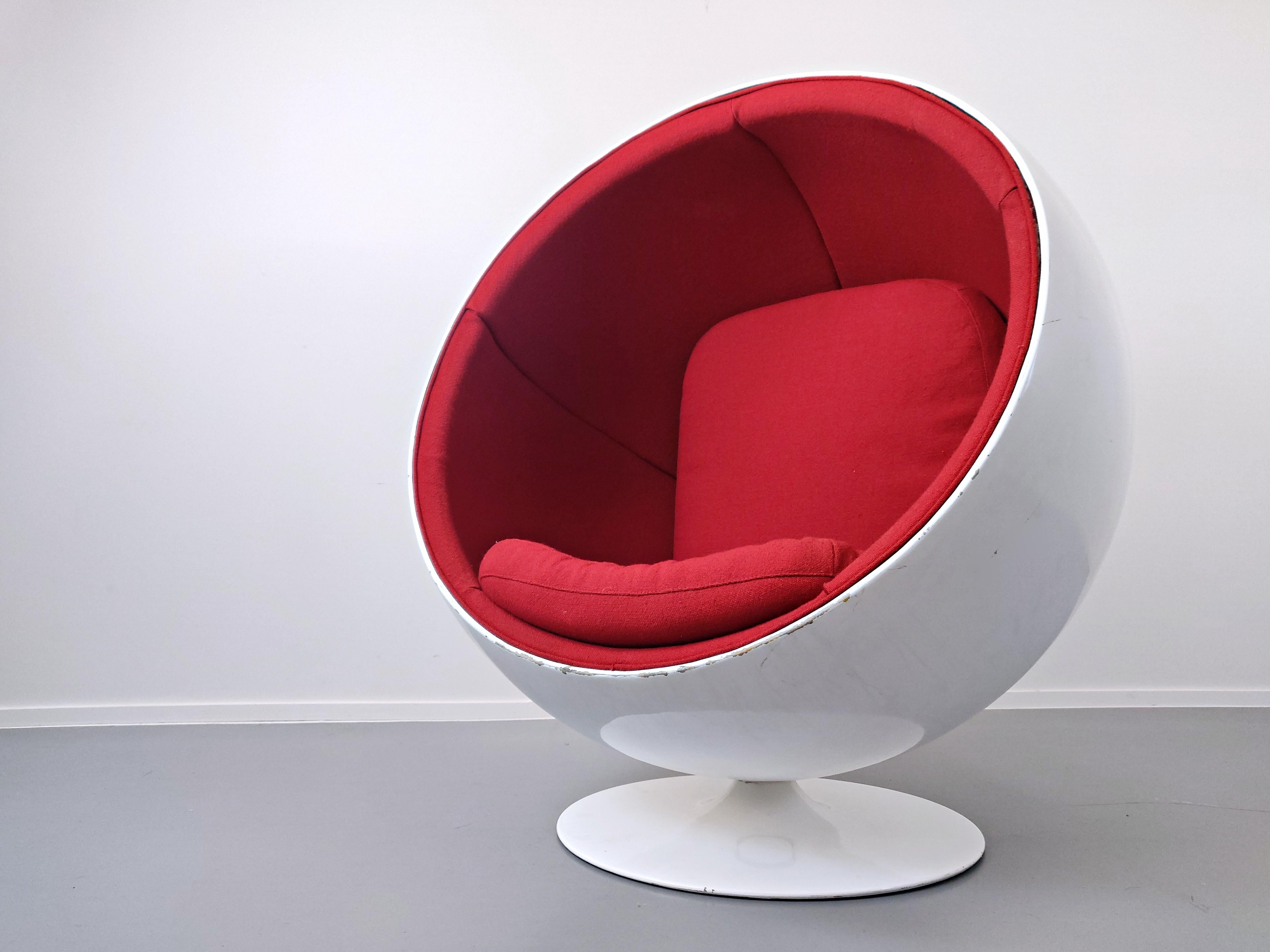 Finnish Swivel Ball Chair Attributed to Eero Aarnio