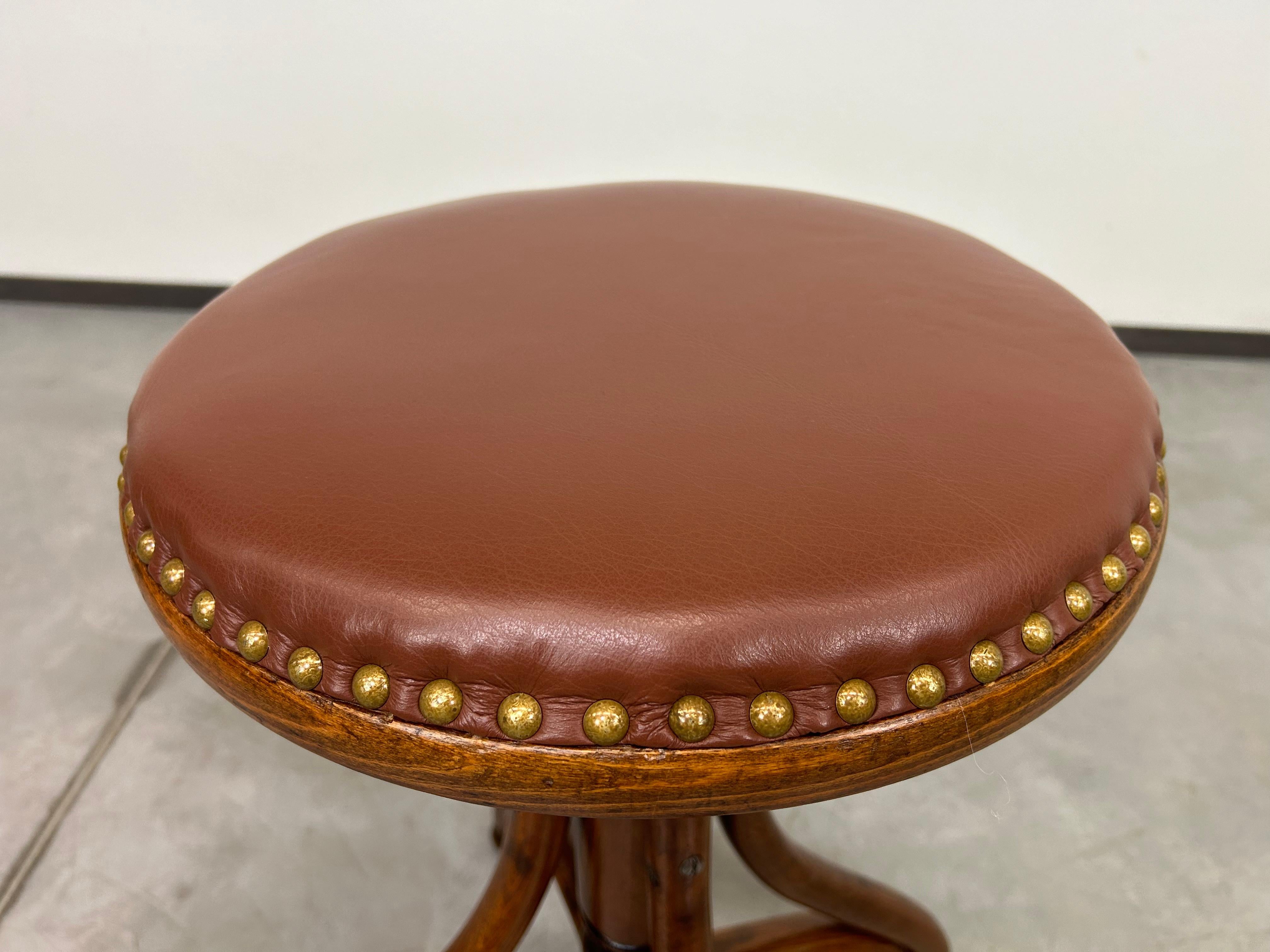 Autrichien Tabouret de bar pivotant en vente