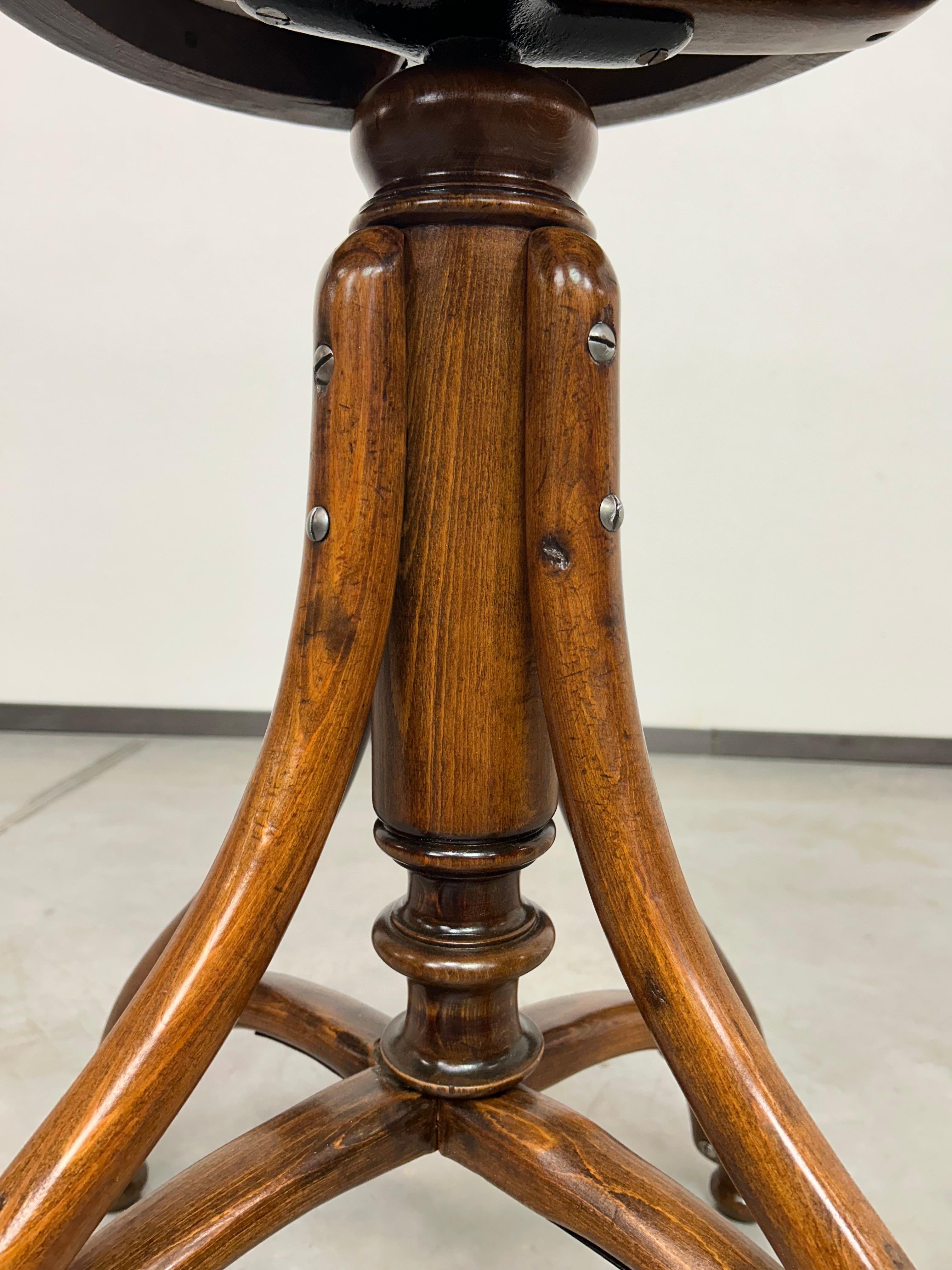 Tabouret de bar pivotant en vente 1