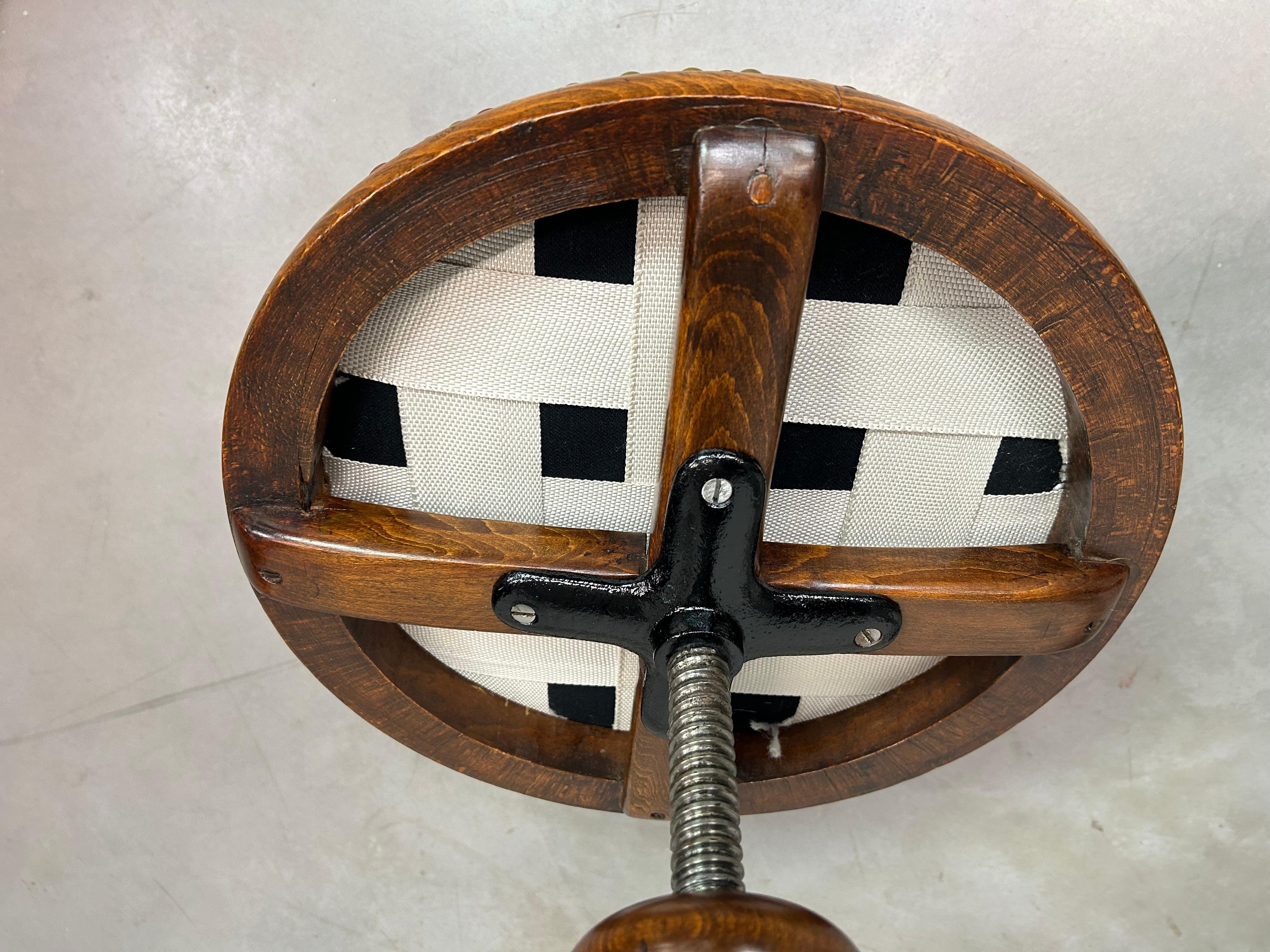 Tabouret de bar pivotant en vente 2