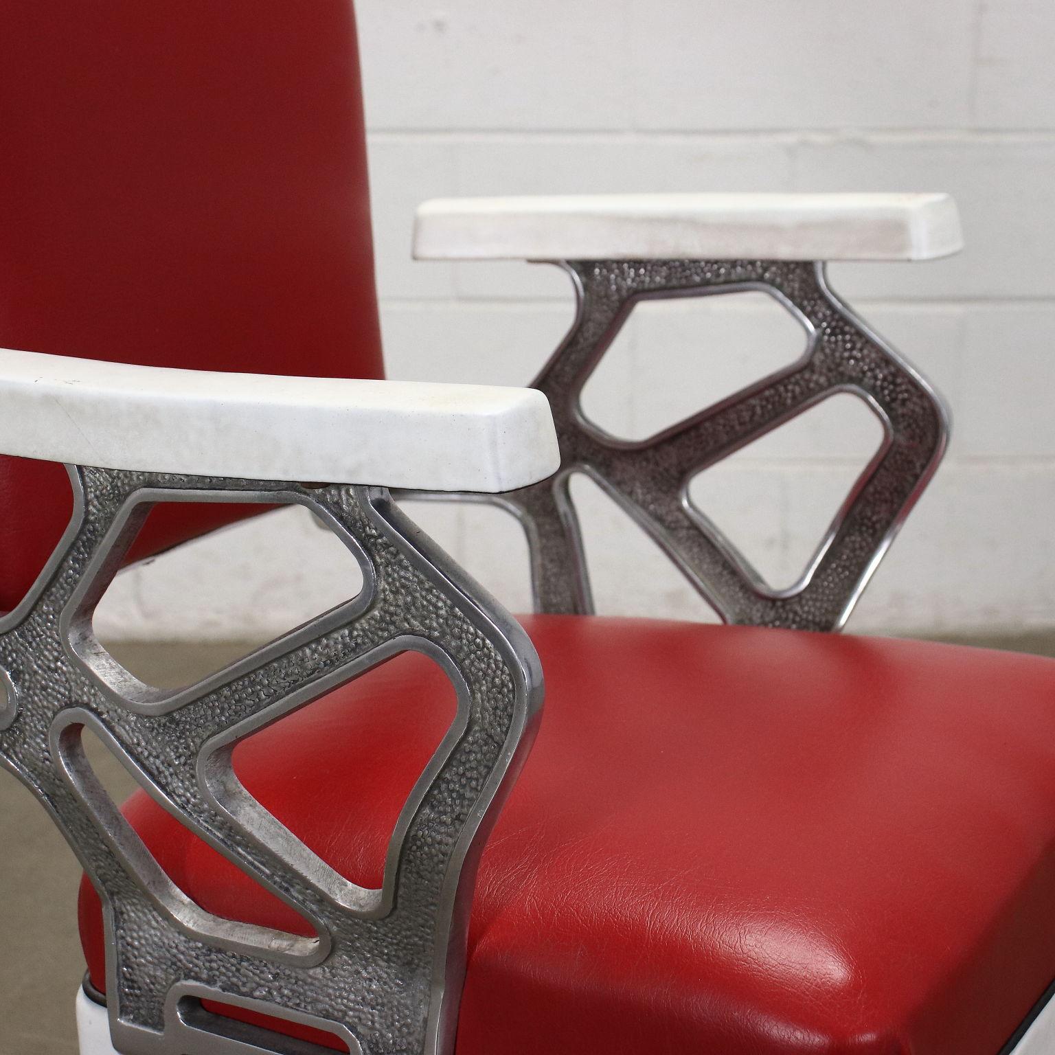 Swivel Barber Chair Alluminium Metal Skai Italy 1960s  In Good Condition In Milano, IT