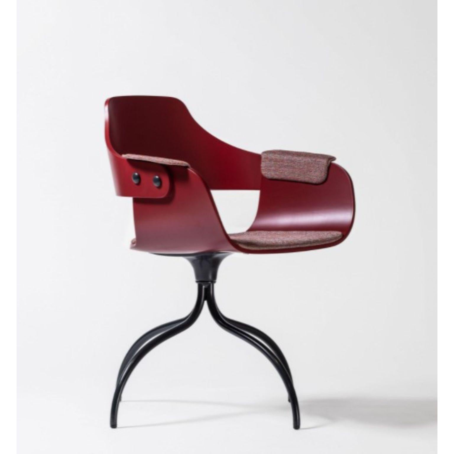Swivel base showtime red ash chair by Jaime Hayon 
Dimensions: D 55 x W 55 x H 79 cm 
Materials: Powder-coated steel or aluminum structure. Legs, seat, and backrest in plywood with exteriors in natural ash, walnut, or ash stained black. Metallic
