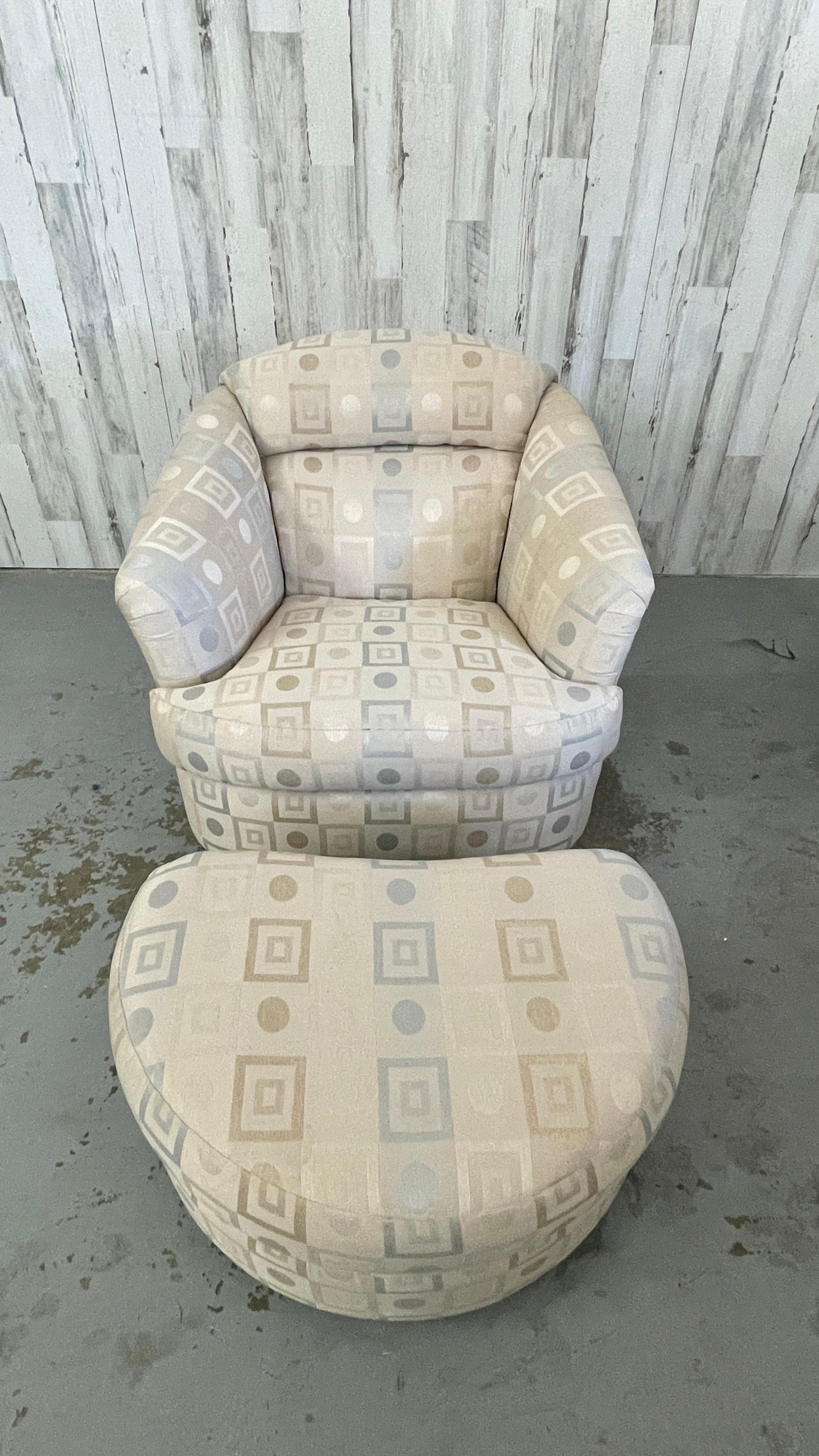 Swivel Chair and Ottoman by Milo Baughman for Directional In Good Condition For Sale In Denton, TX