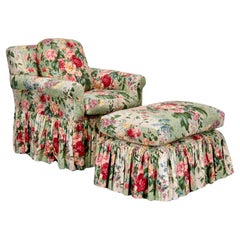 Drehstuhl und Ottomane mit gestepptem, geblümtem Chintz- Colefax & Fowler-Stoff