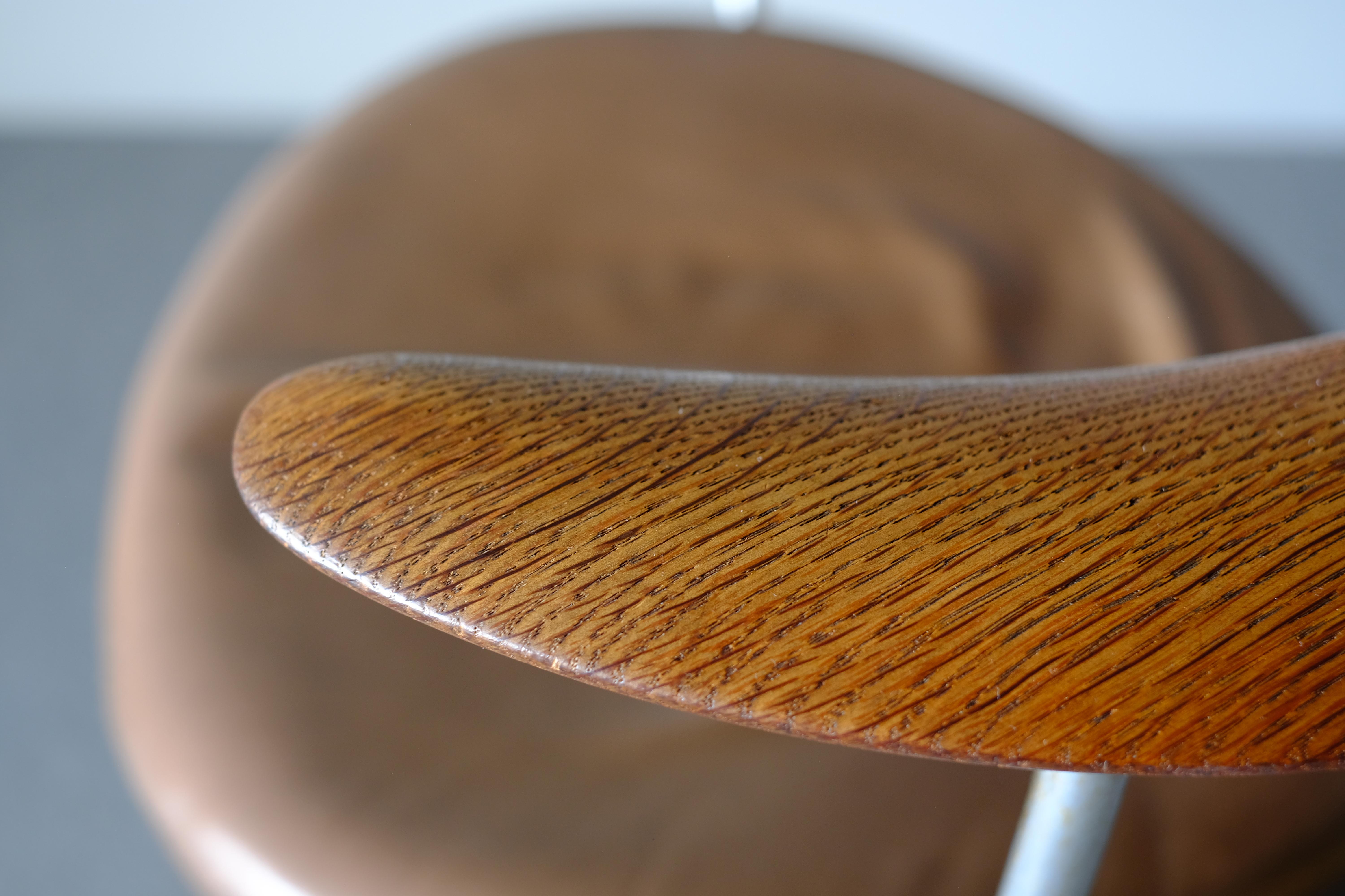 Scandinavian Modern Swivel Chair by Hans Wegner
