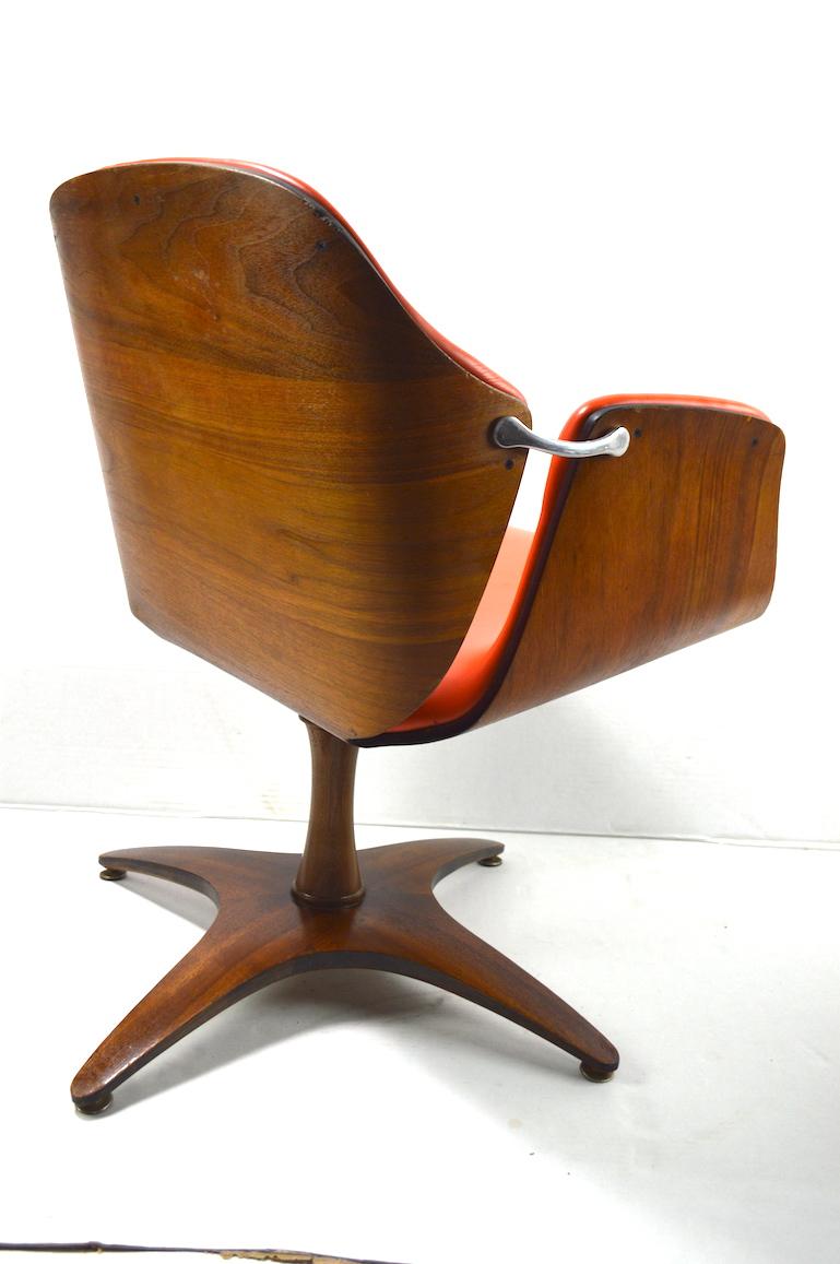 Mid-20th Century Swivel Chair by Mulhauser for Plycraft For Sale