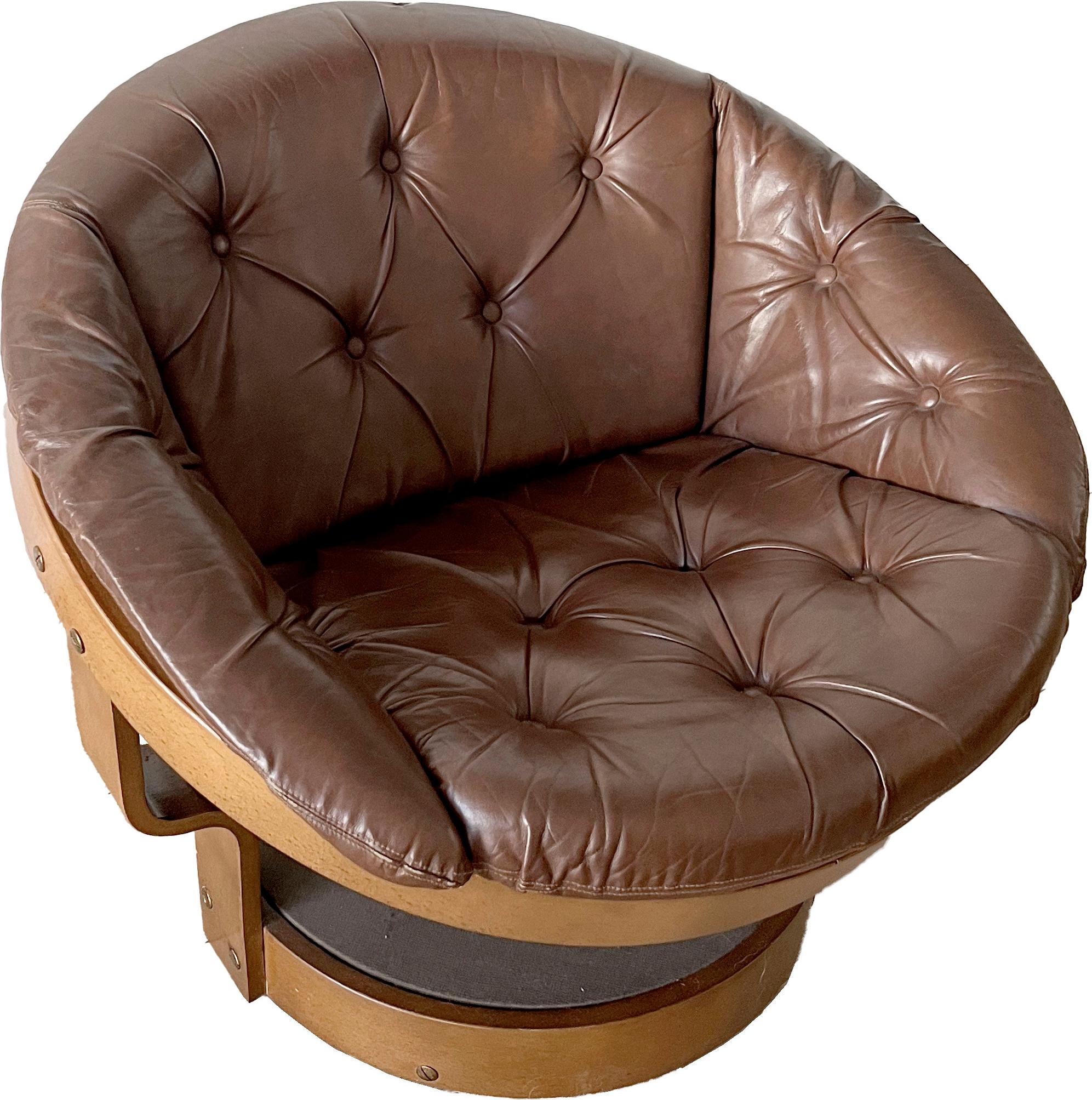 The Convair swivel armchair was designed in the 1970s by Norwegian designer Oddmund Vad. The design of this armchair stands out for its spherical shape, which gives it a futuristic and modern look.

The Convair armchair features a swivel base and