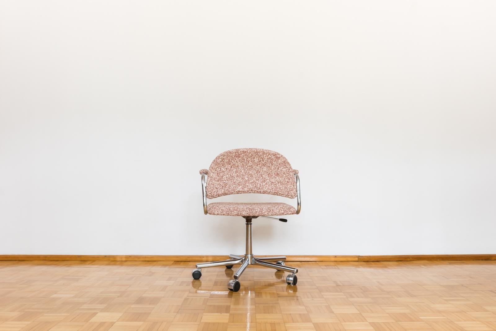 20th Century Swivel Chair from Kovona in Kvadrat, 1990s For Sale