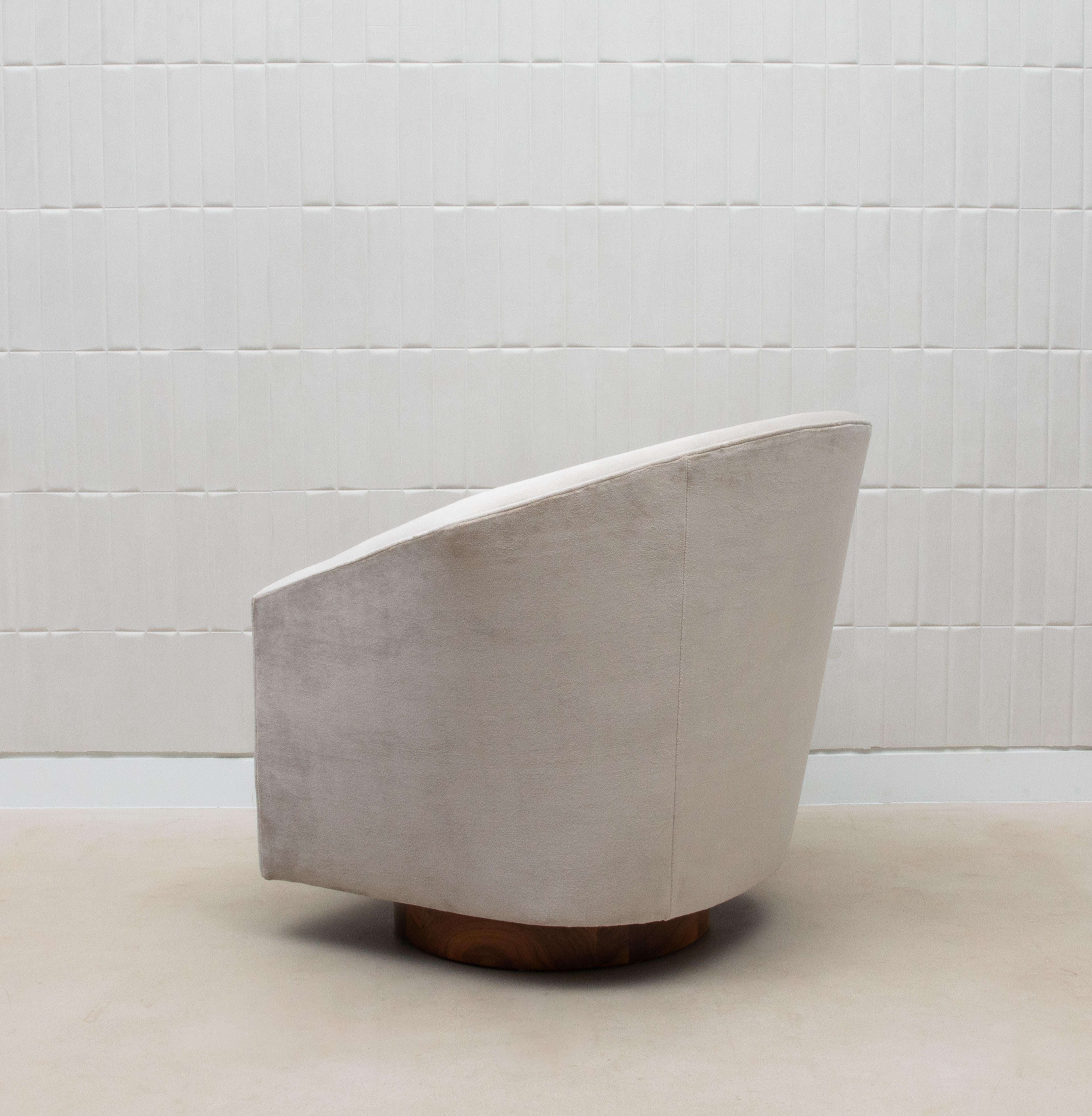 XXI secolo e contemporaneo Sedia girevole in velluto grigio con Wood di MOGUL - IN STOCK in vendita