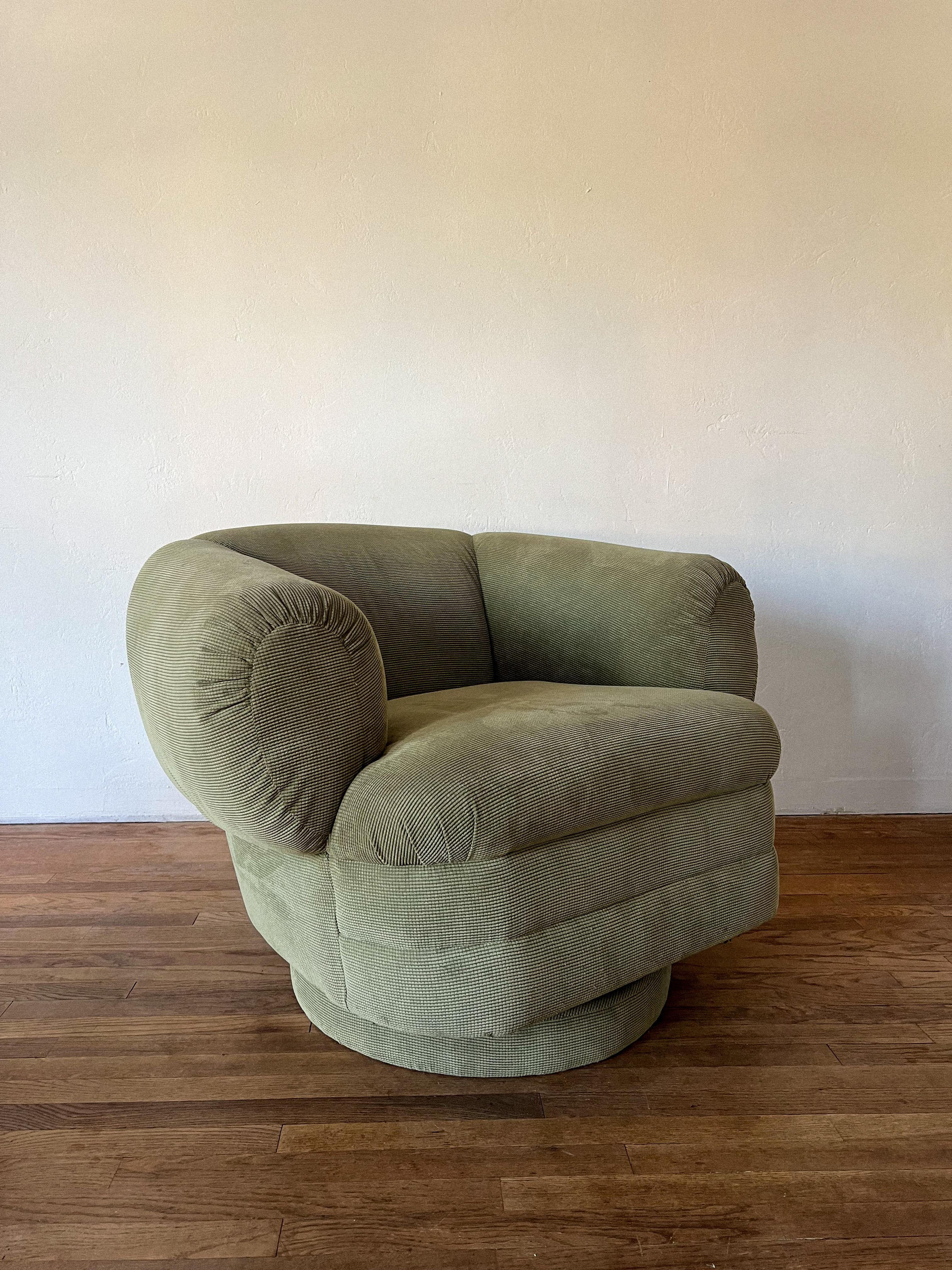 Swivel Chair in the Style of Vladimir Kagan for Directional For Sale 3