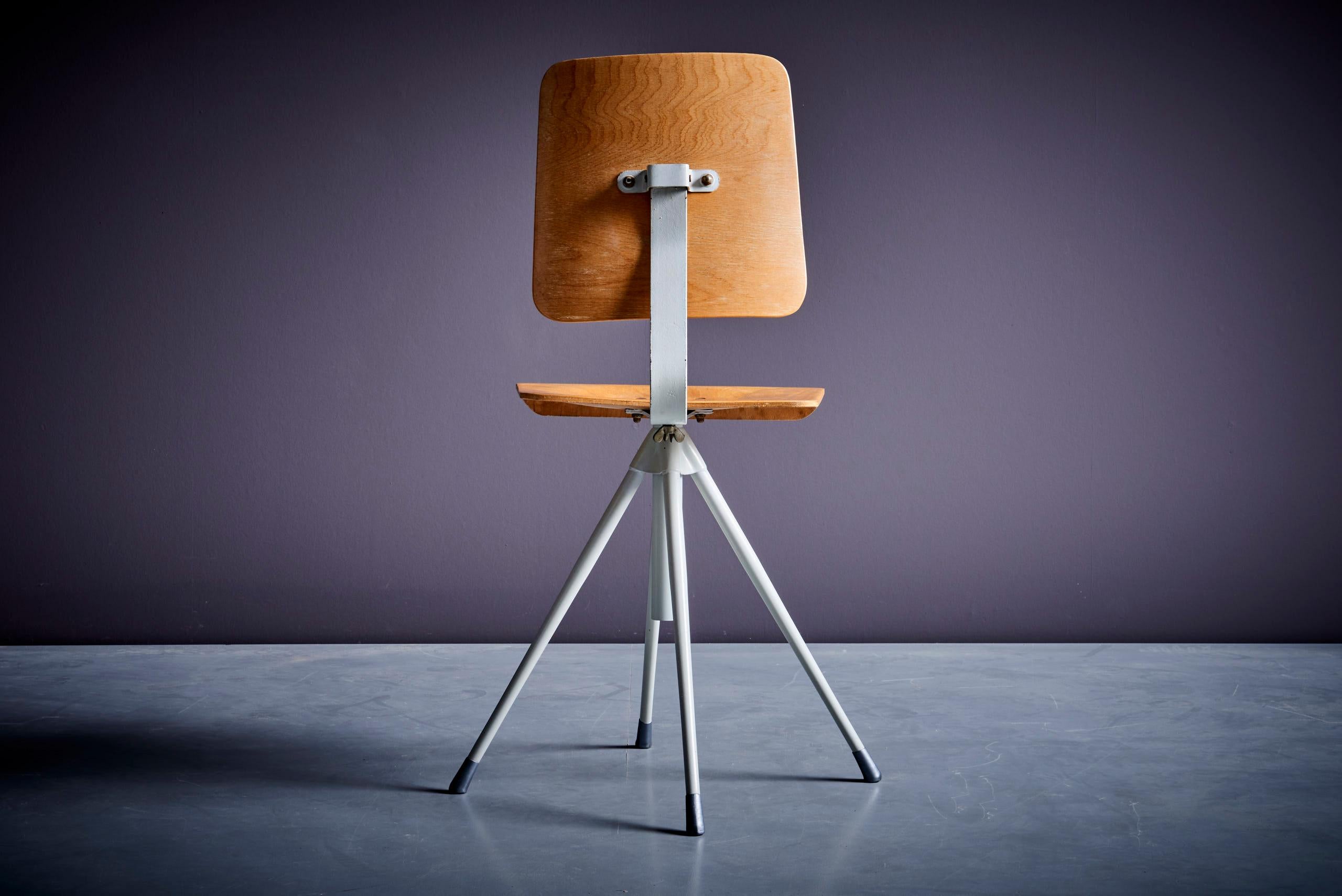 Silla giratoria de madera y metal, Alemania en Bueno estado para la venta en Berlin, DE