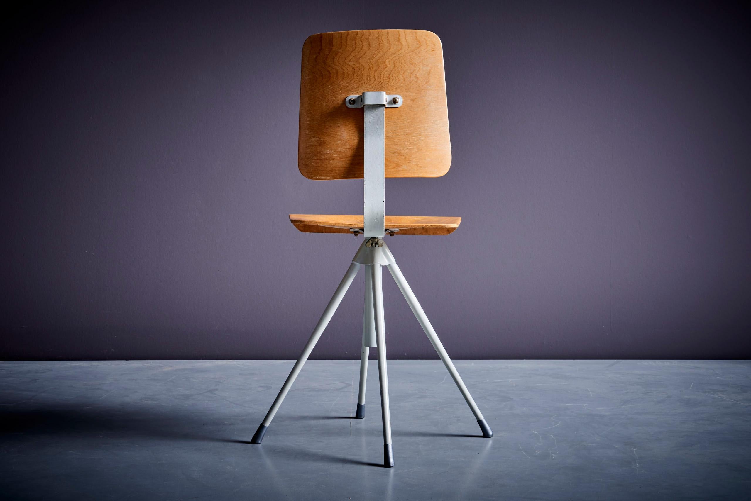 Mid-20th Century Swivel Chair in Wood and Metal, Germany  For Sale