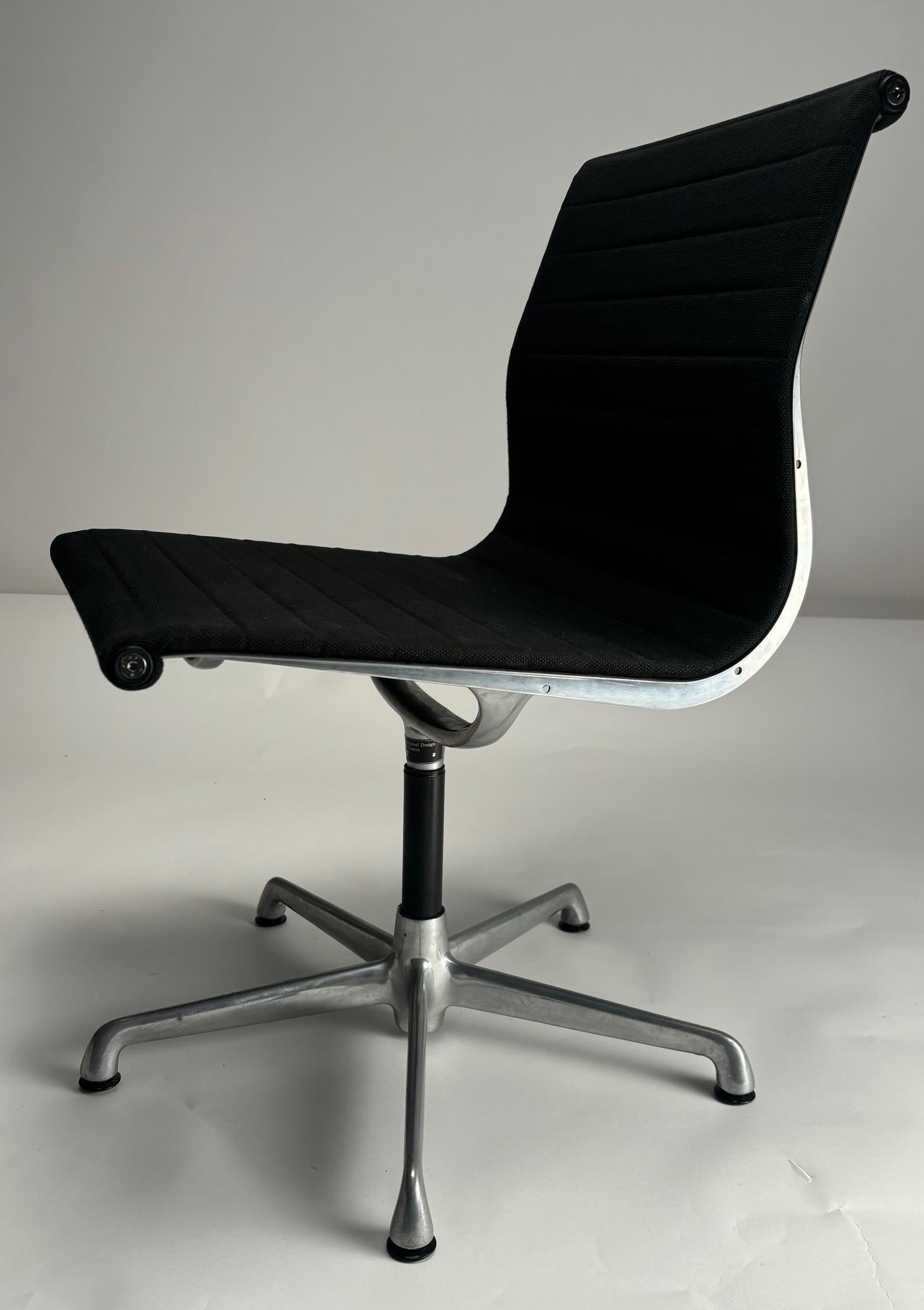 Mid-Century Modern Swivel Chair Mod. 