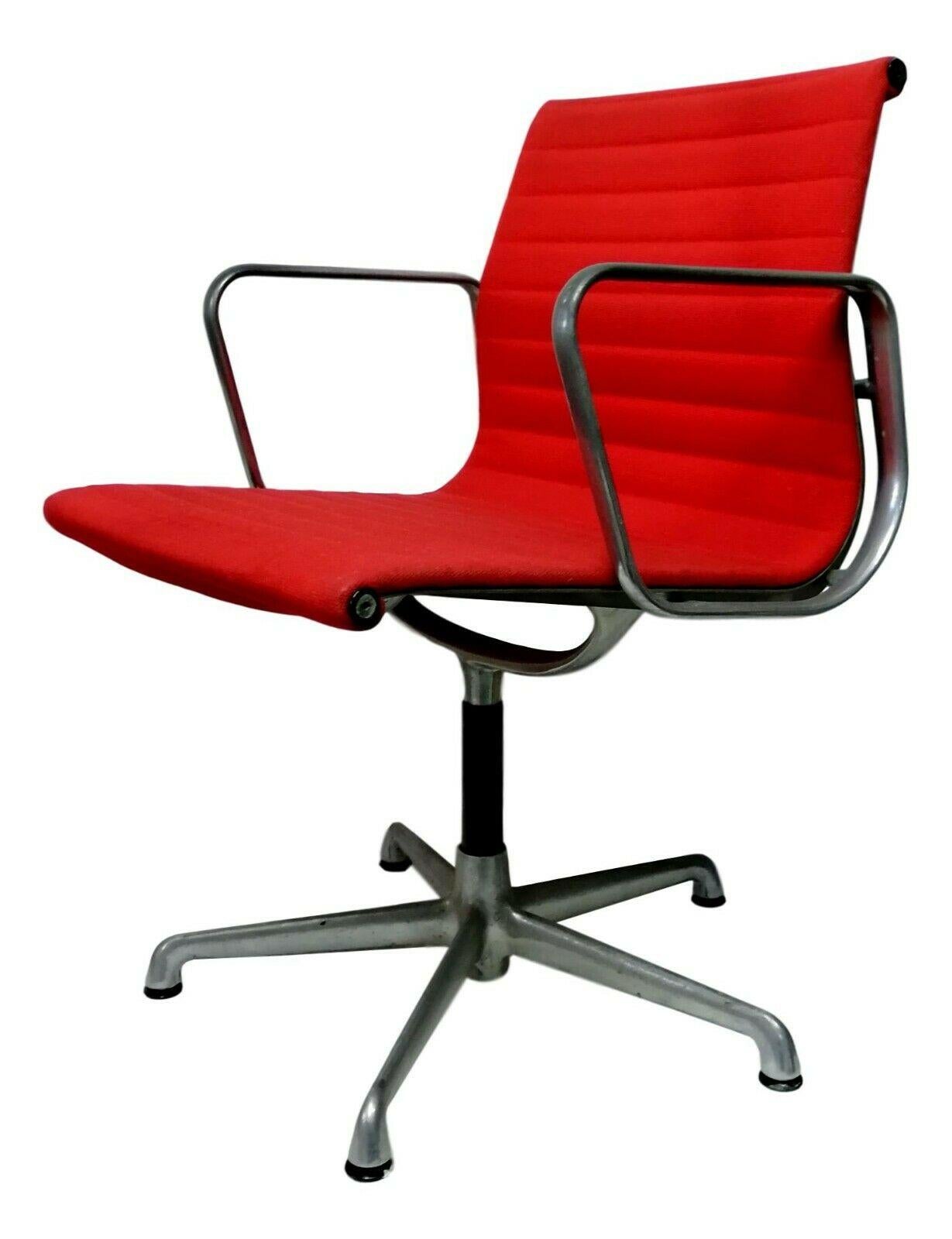 Milieu du XXe siècle Chaise pivotante Mod. « ea107 » de Charles et Ray Eames pour Icf De Padova, années 1960 en vente
