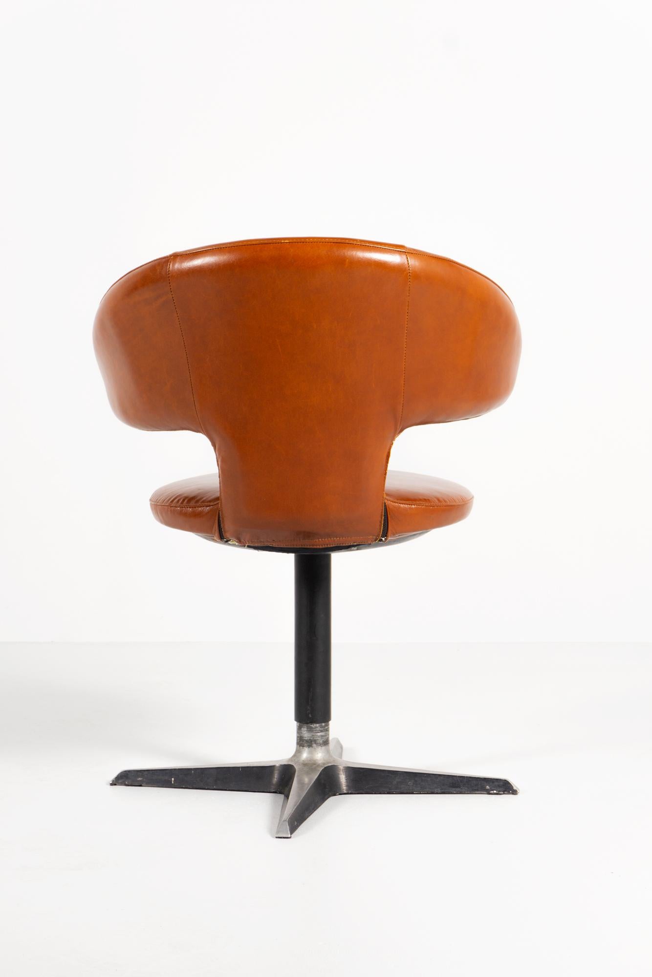 Italian Swivel chair 'P 75' by Eugenio Gerli 1959 For Sale