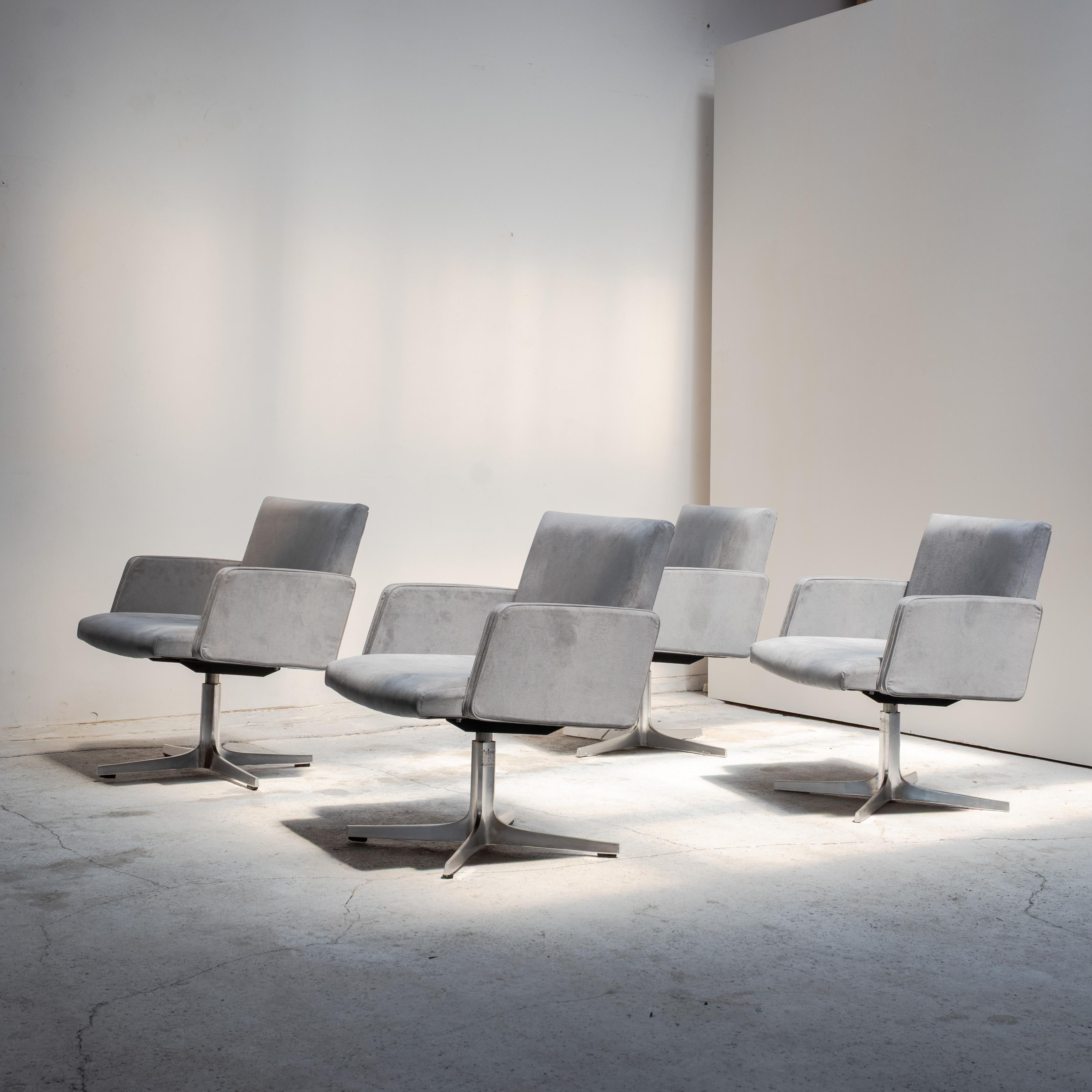 Japonais Chaise pivotante, Sakakura Design Association, Japon, années 1970 en vente