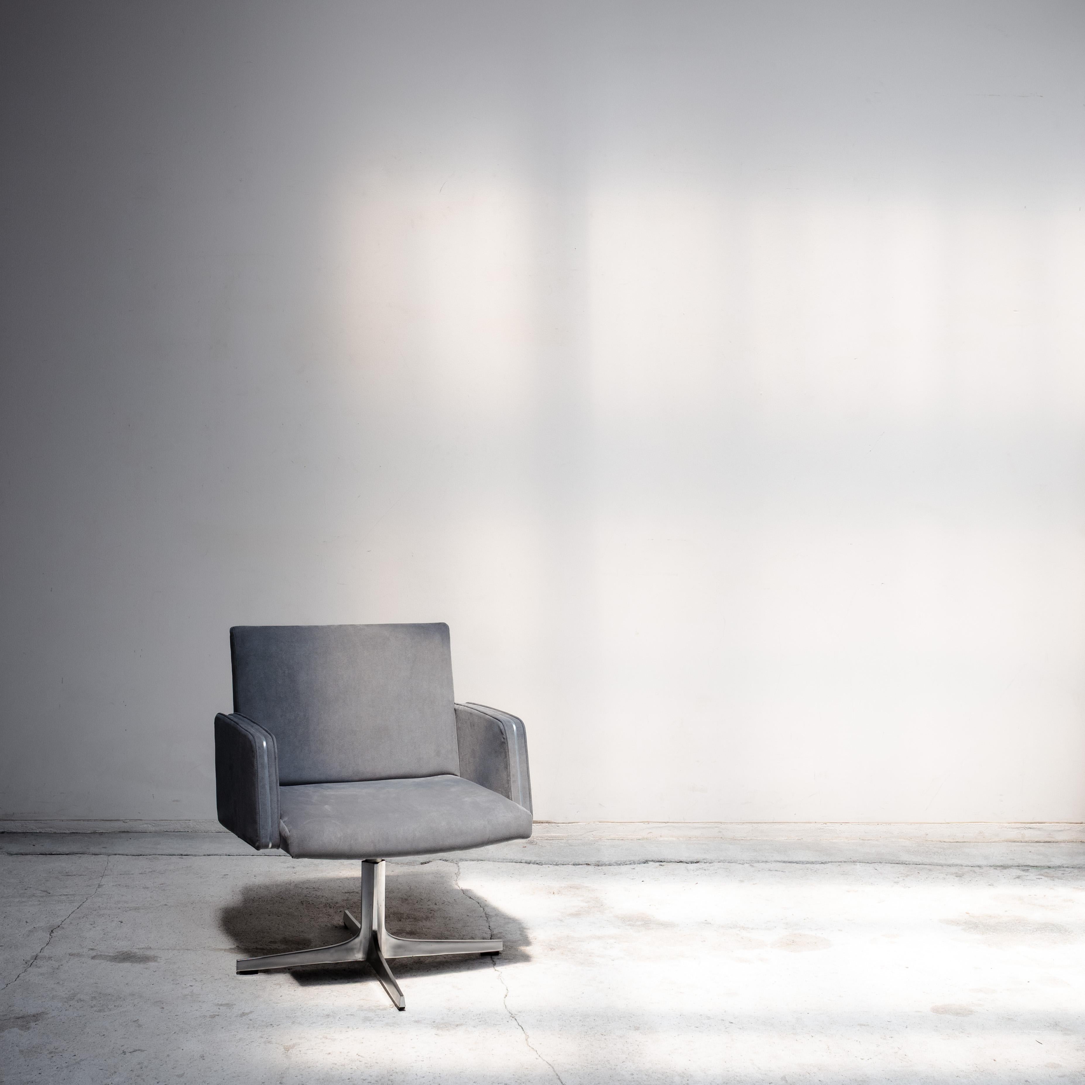 20ième siècle Chaise pivotante, Sakakura Design Association, Japon, années 1970 en vente