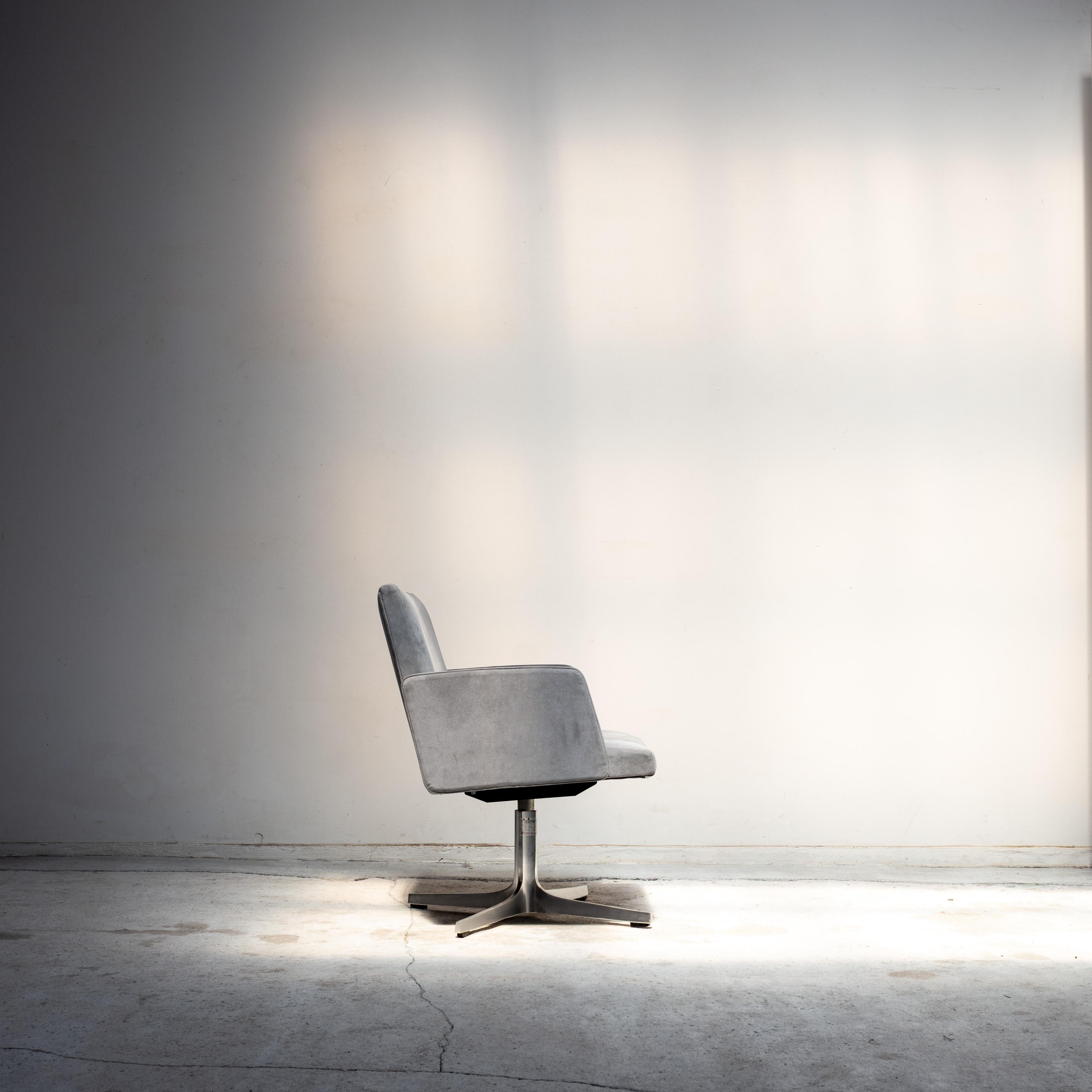 Chaise pivotante, Sakakura Design Association, Japon, années 1970 en vente 1