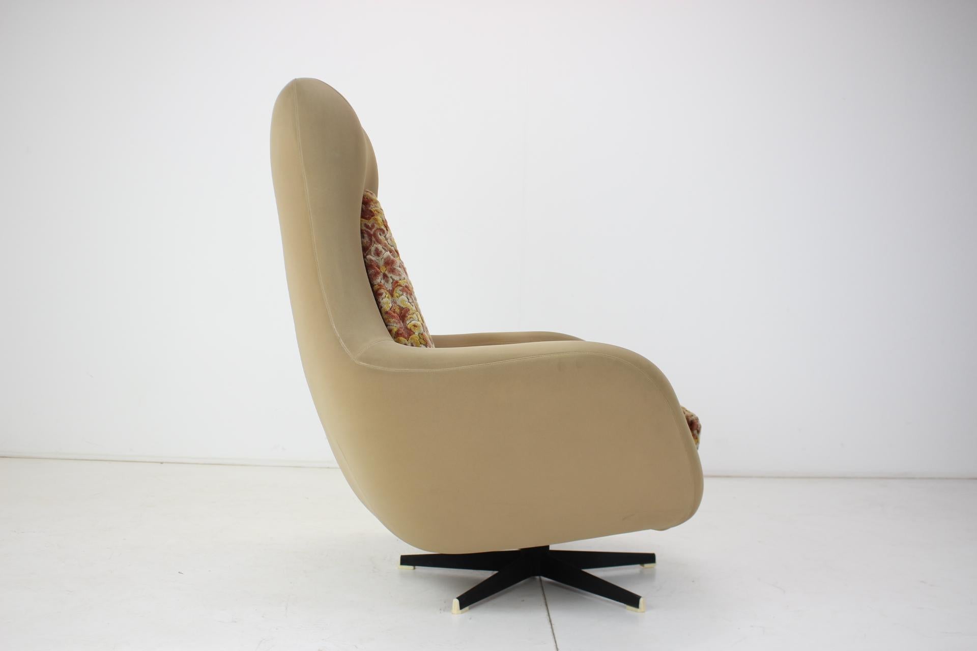 Czech Swivel Chair / Siesta, 1970s Cechoslovakia For Sale