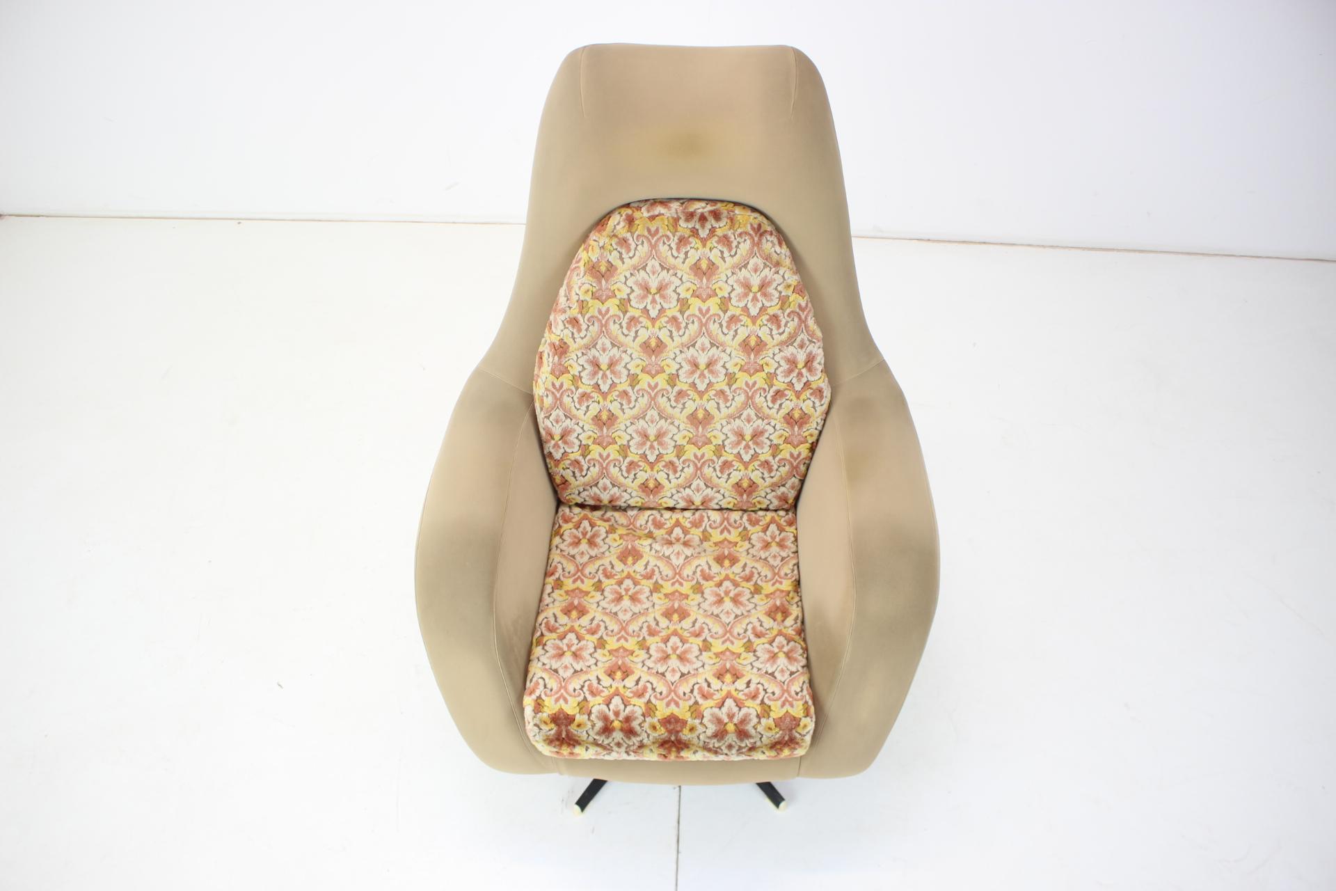 Swivel Chair / Siesta, 1970s Cechoslovakia In Good Condition For Sale In Praha, CZ