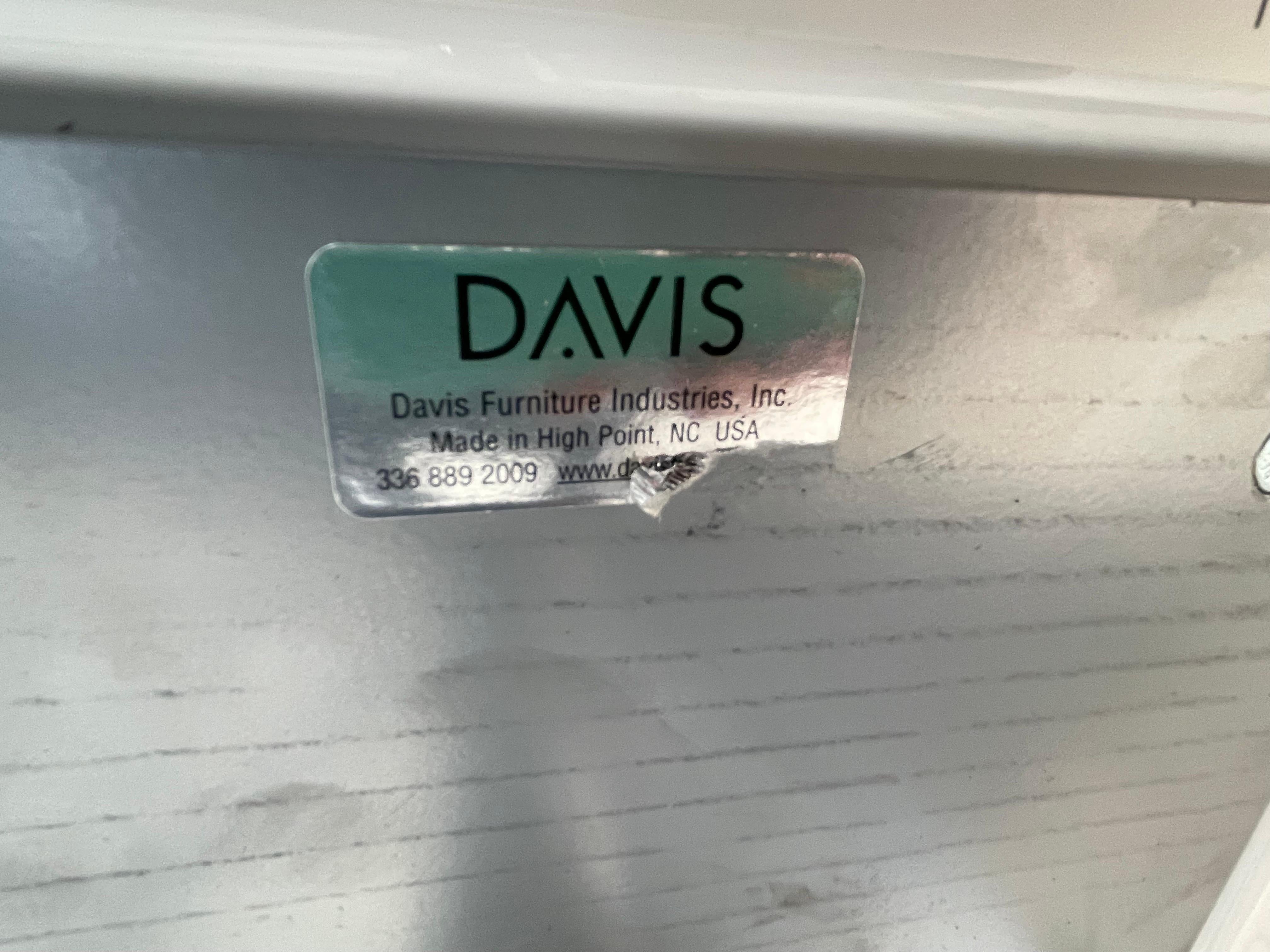 Chaises pivotantes de Davis Furniture Industries en vente 8