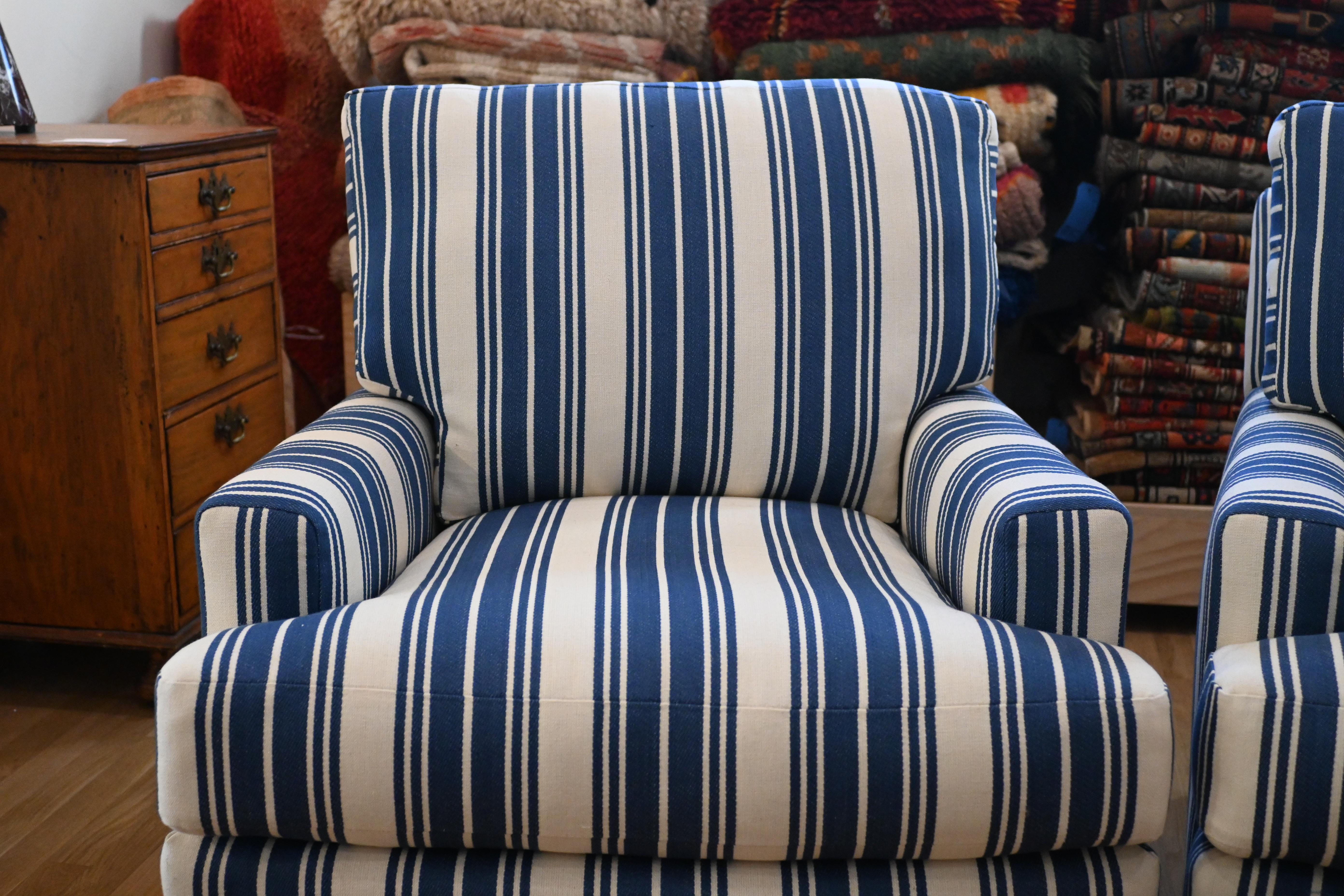 Moderno Sedie girevoli in Scalamandre Stripe in vendita