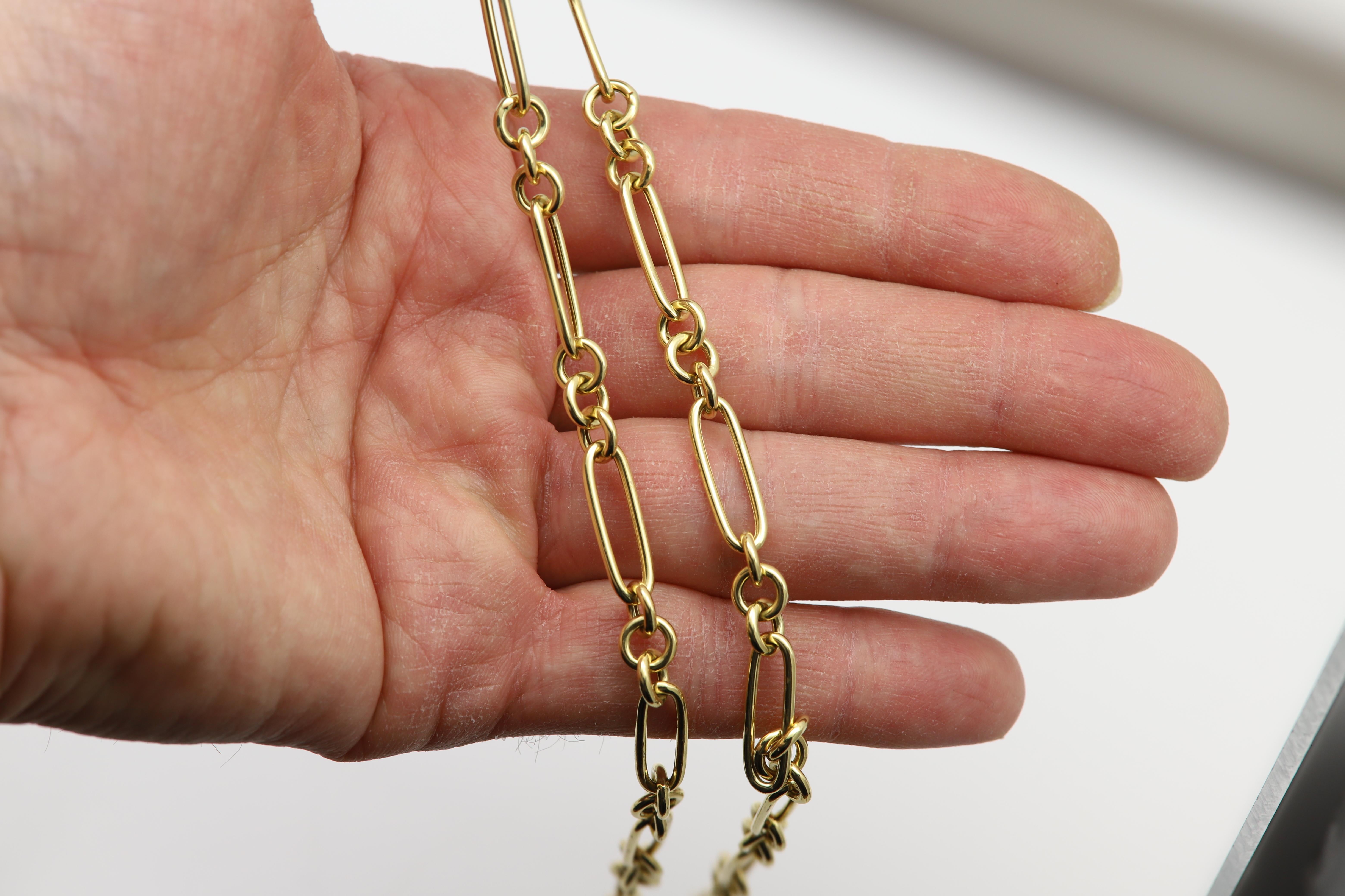 Dernière tendance Collier de chaîne
14k Fabriqué en Italie
Chaîne à maillons de qualité avec fermeture pivotante pour les charmes
Or jaune véritable 14k poids total approx. 13,7 grammes
Taille de la serrure : 1 pouce de haut
Longueur de la chaîne